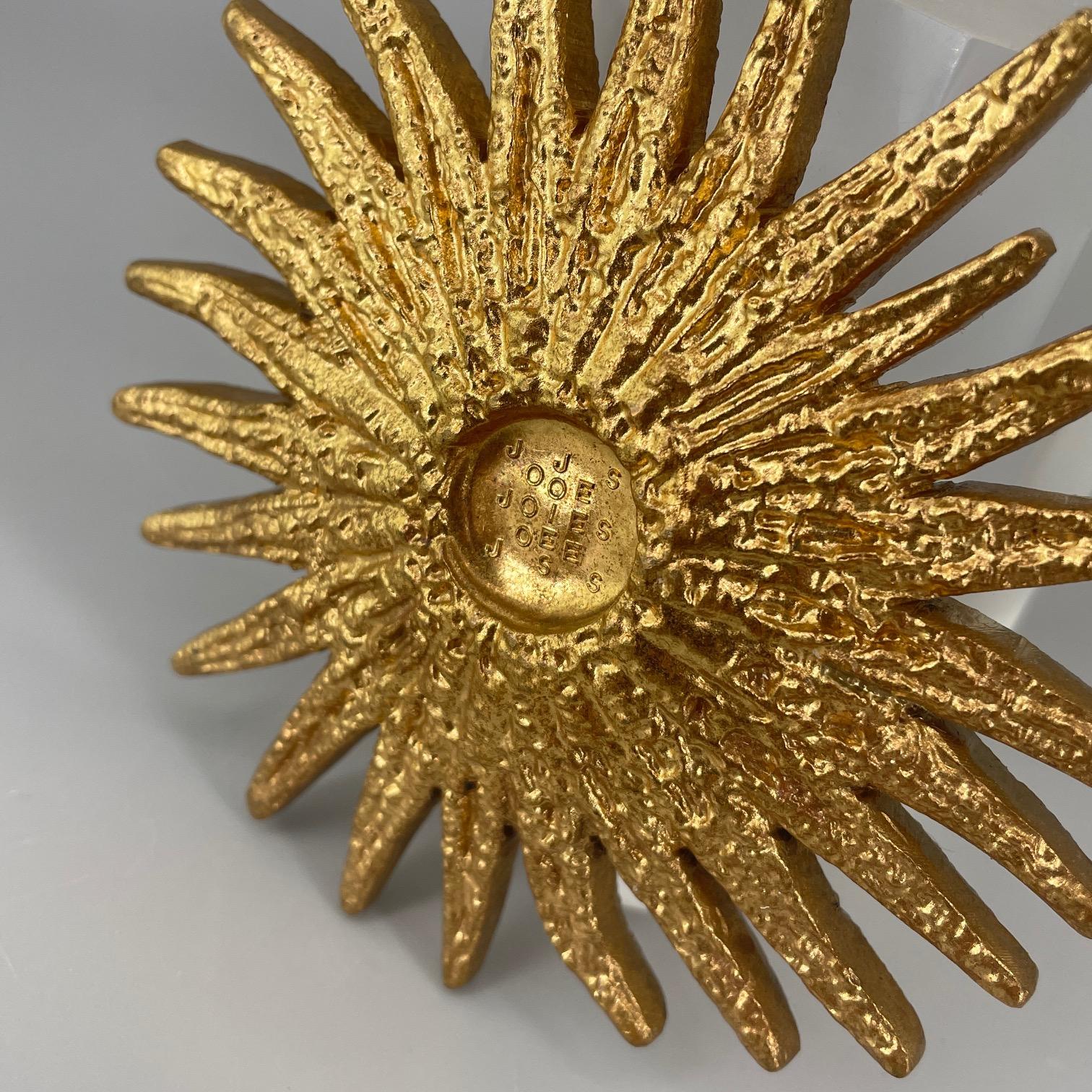 Roger Bezombes Bronze-Tisch-Skulptur mit Seestern-Medaillon, 1970er Jahre (Gegossen) im Angebot