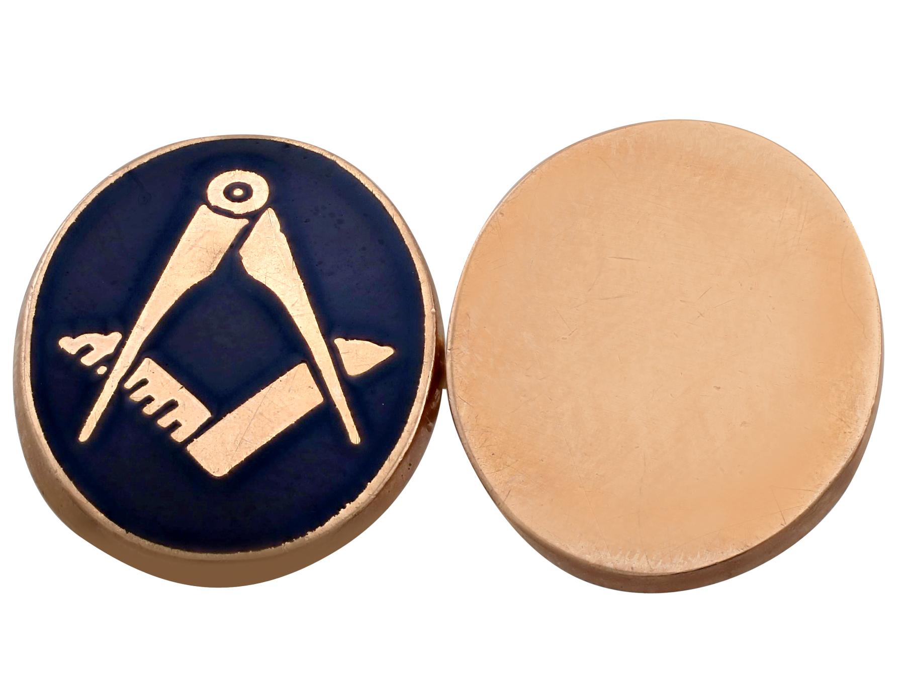 Boutons de manchette « Square and Compass » Freemasons des années 1970, en or rose et émail Unisexe en vente