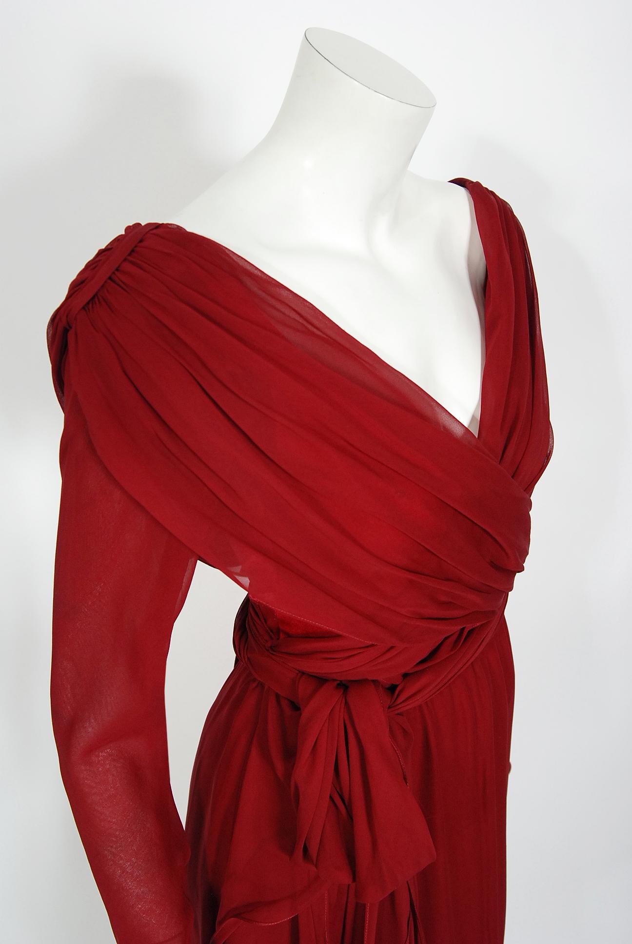 Sant'Angelo - Combinaison moulante en mousseline drapée et jupe longue à franges, bourgogne, années 1970 en vente 6