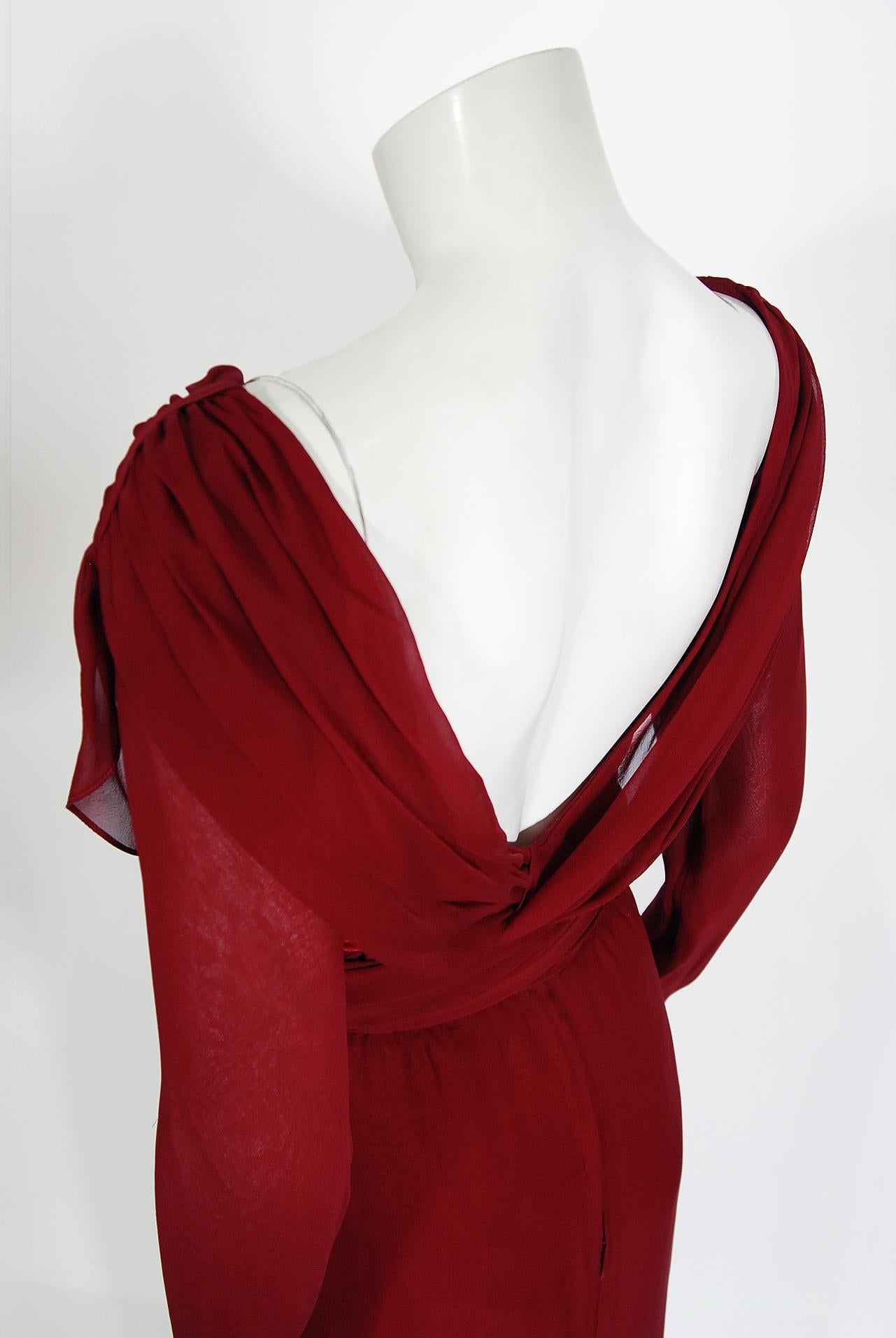 Sant'Angelo - Combinaison moulante en mousseline drapée et jupe longue à franges, bourgogne, années 1970 en vente 9