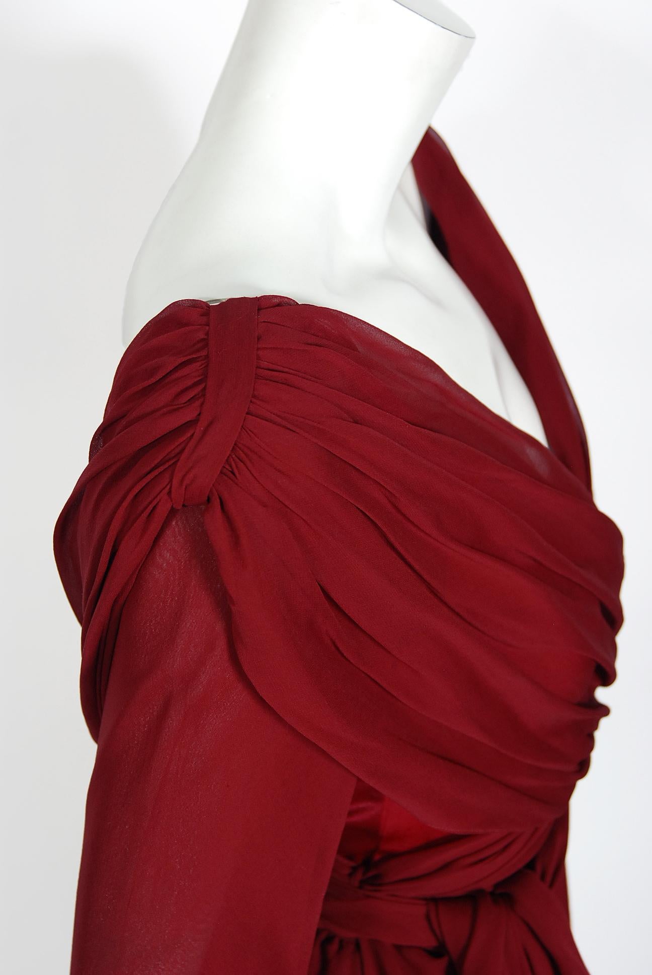 Sant'Angelo - Combinaison moulante en mousseline drapée et jupe longue à franges, bourgogne, années 1970 en vente 1