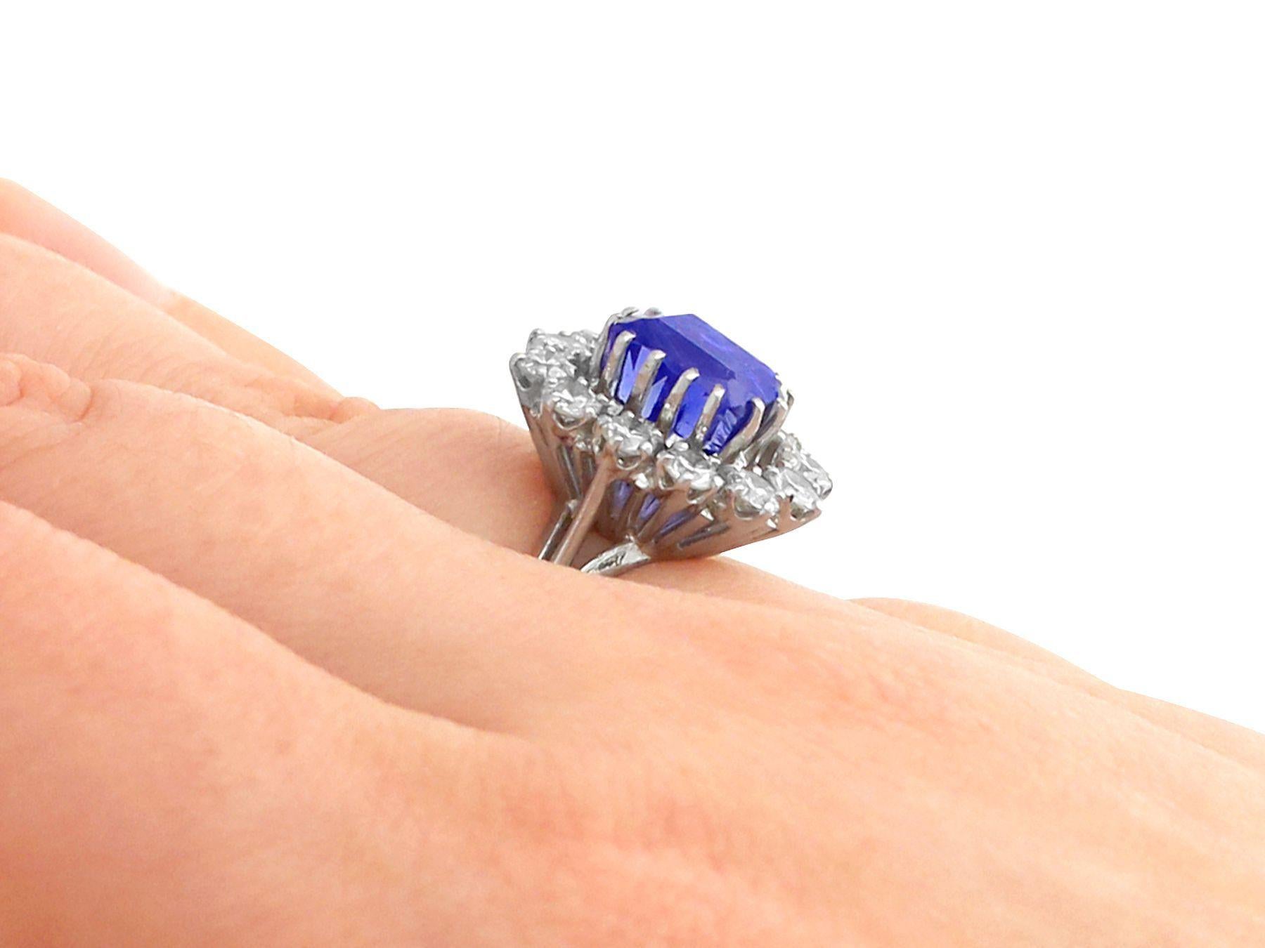 Vintage 1970s Sapphire Diamond White Gold Cluster Ring In Excellent Condition For Sale In Jesmond, Newcastle Upon Tyne