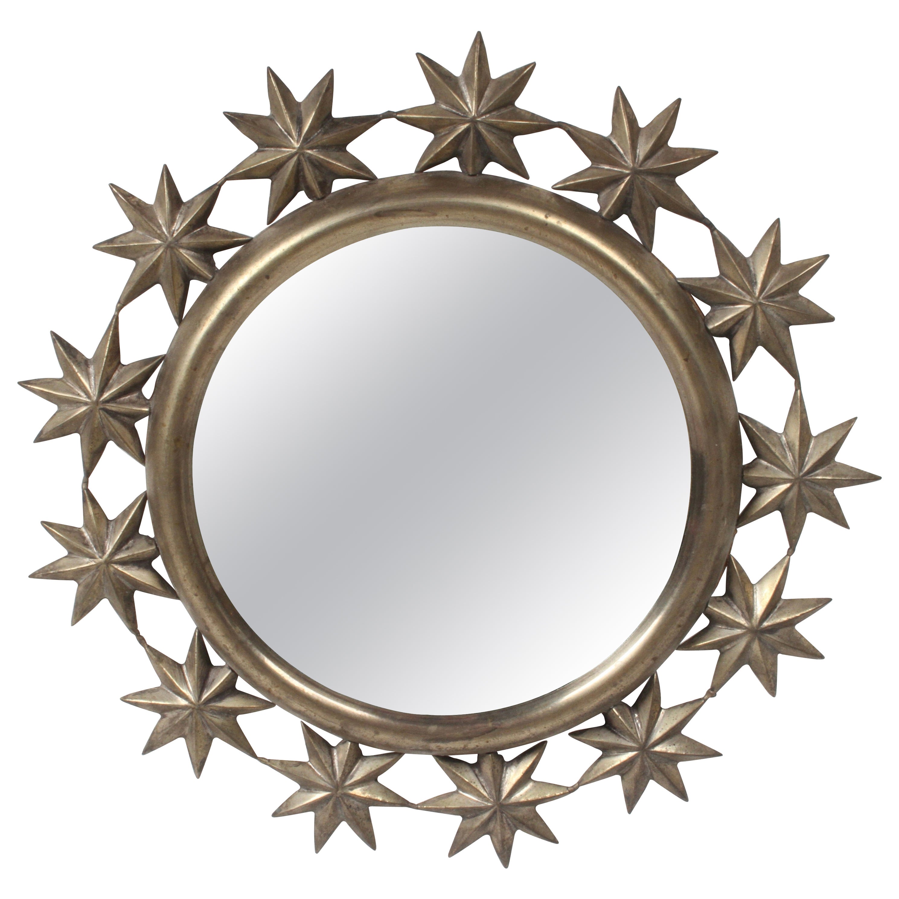 Specchio d'ottone per vanità rotondo Sarreid vintage degli anni '70 con motivo a stella Repousse in vendita