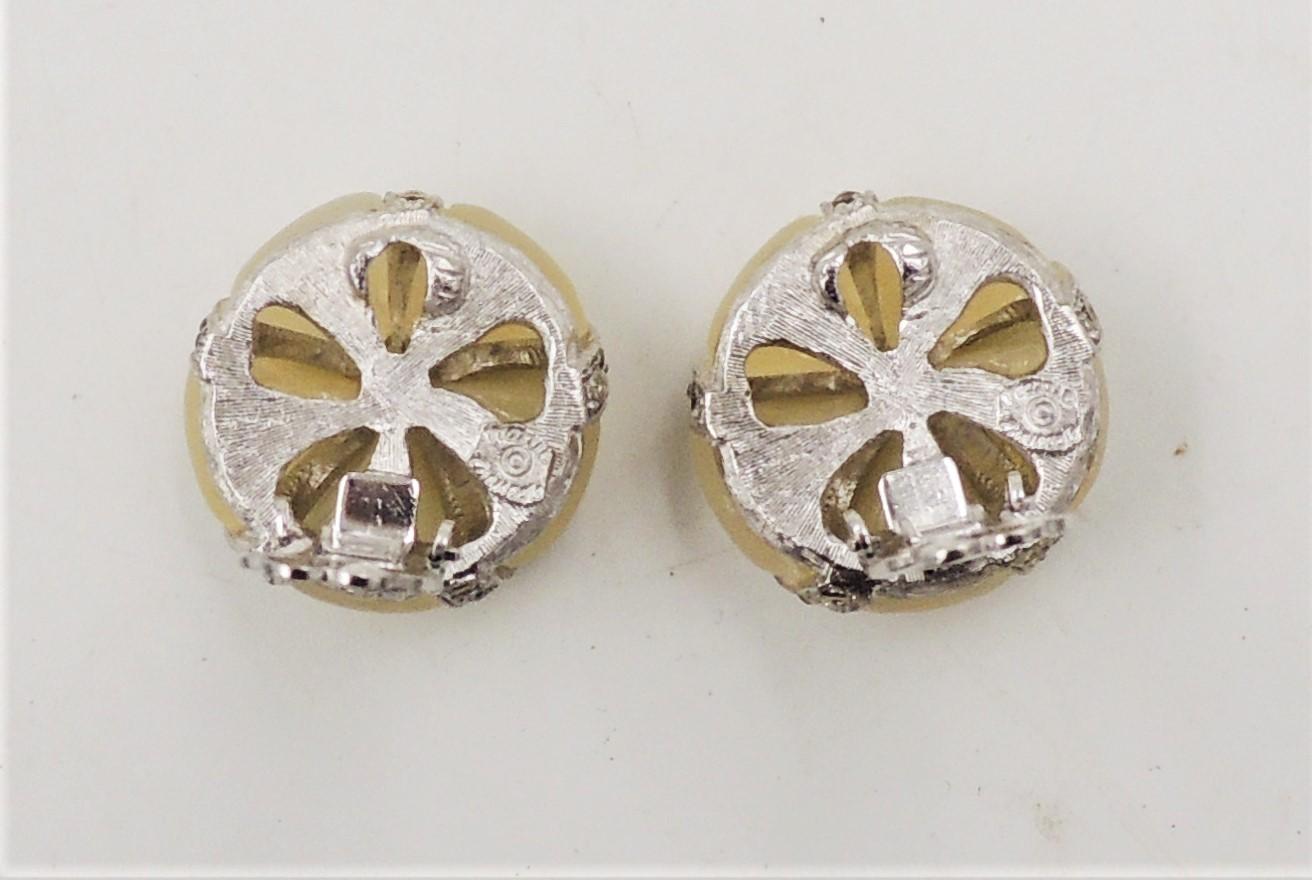 Vintage 1970s Signed Hattie Carnegie Domed Lucite Rhinestone Clip Earrings For Sale 1