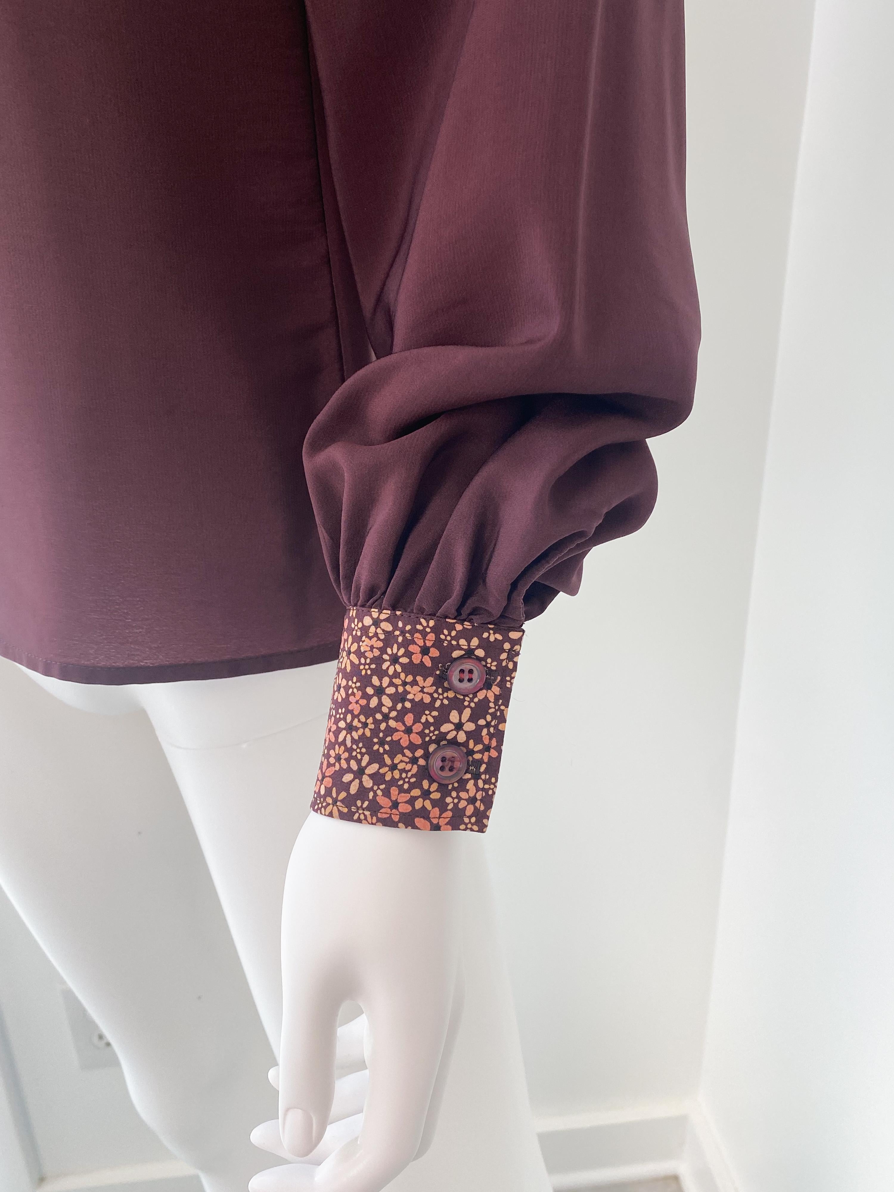 Women's Vintage 1970s Silk Blouse Top Purple Plum Flowers Print Size 6 For Sale