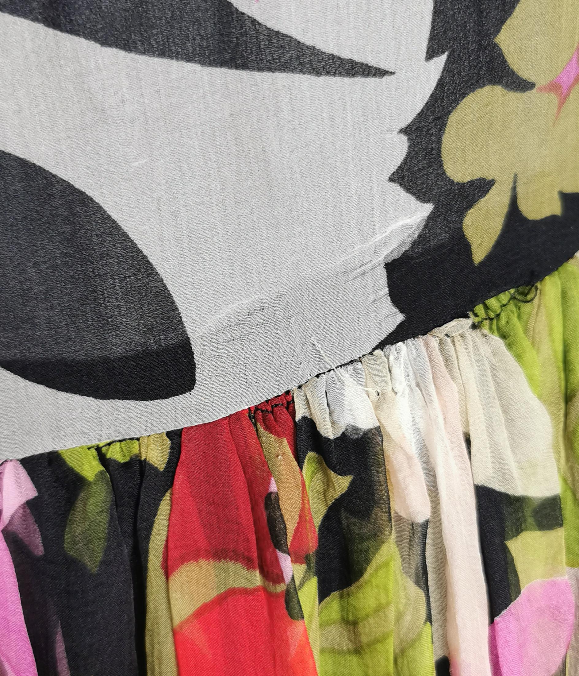 Robe à imprimé floral en géorgette de soie vintage des années 1970  en vente 6