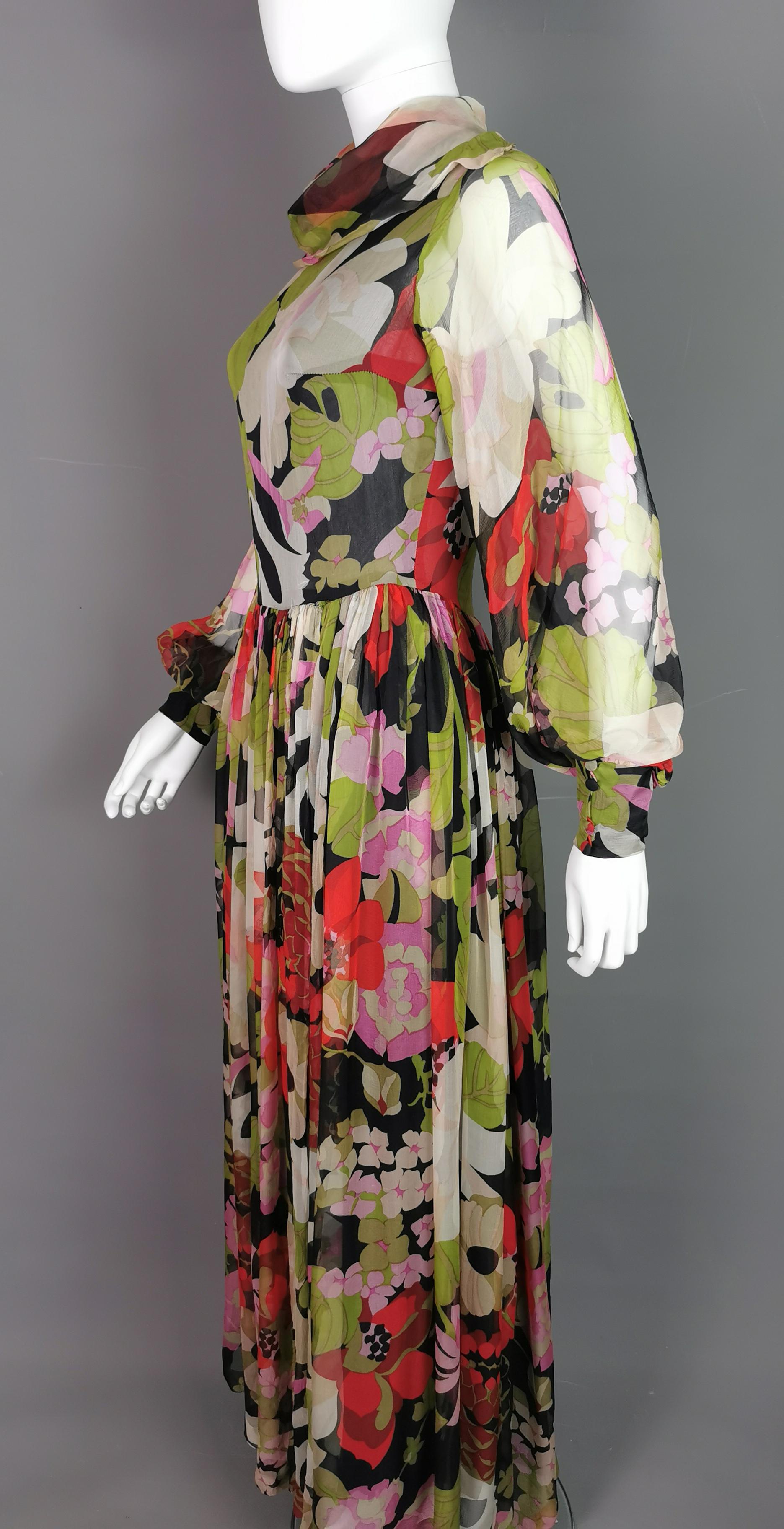 Vintage 1970er Jahre Seide Georgette Kleid mit Blumendruck aus Seide  im Angebot 7