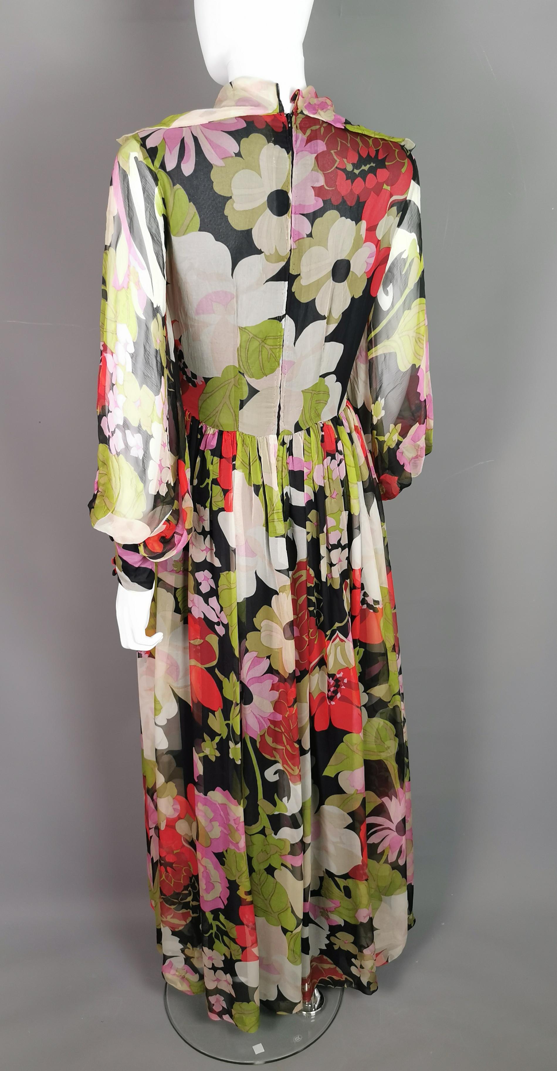 Vintage 1970er Jahre Seide Georgette Kleid mit Blumendruck aus Seide  im Angebot 8