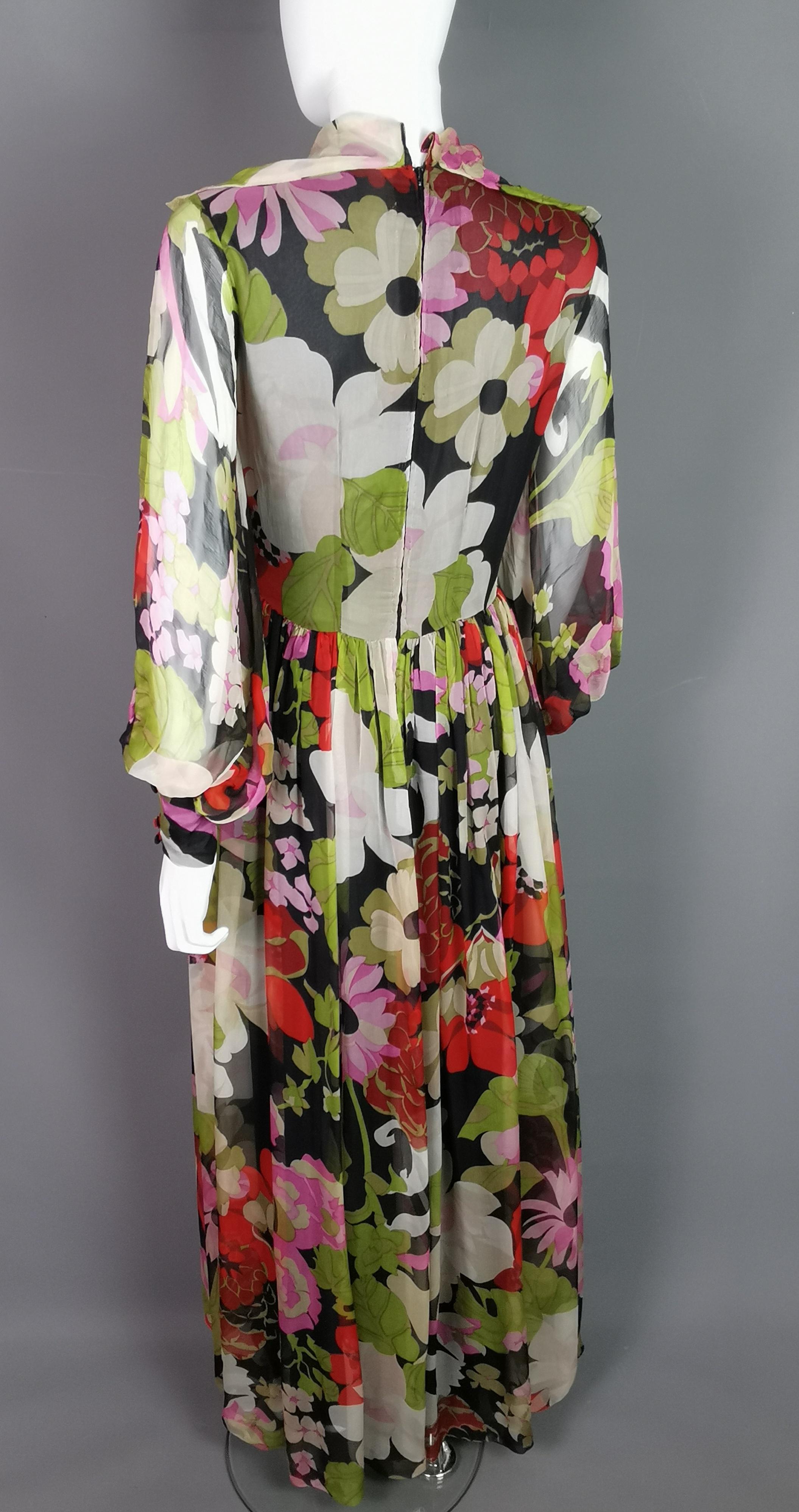Vintage 1970er Jahre Seide Georgette Kleid mit Blumendruck aus Seide  im Angebot 10