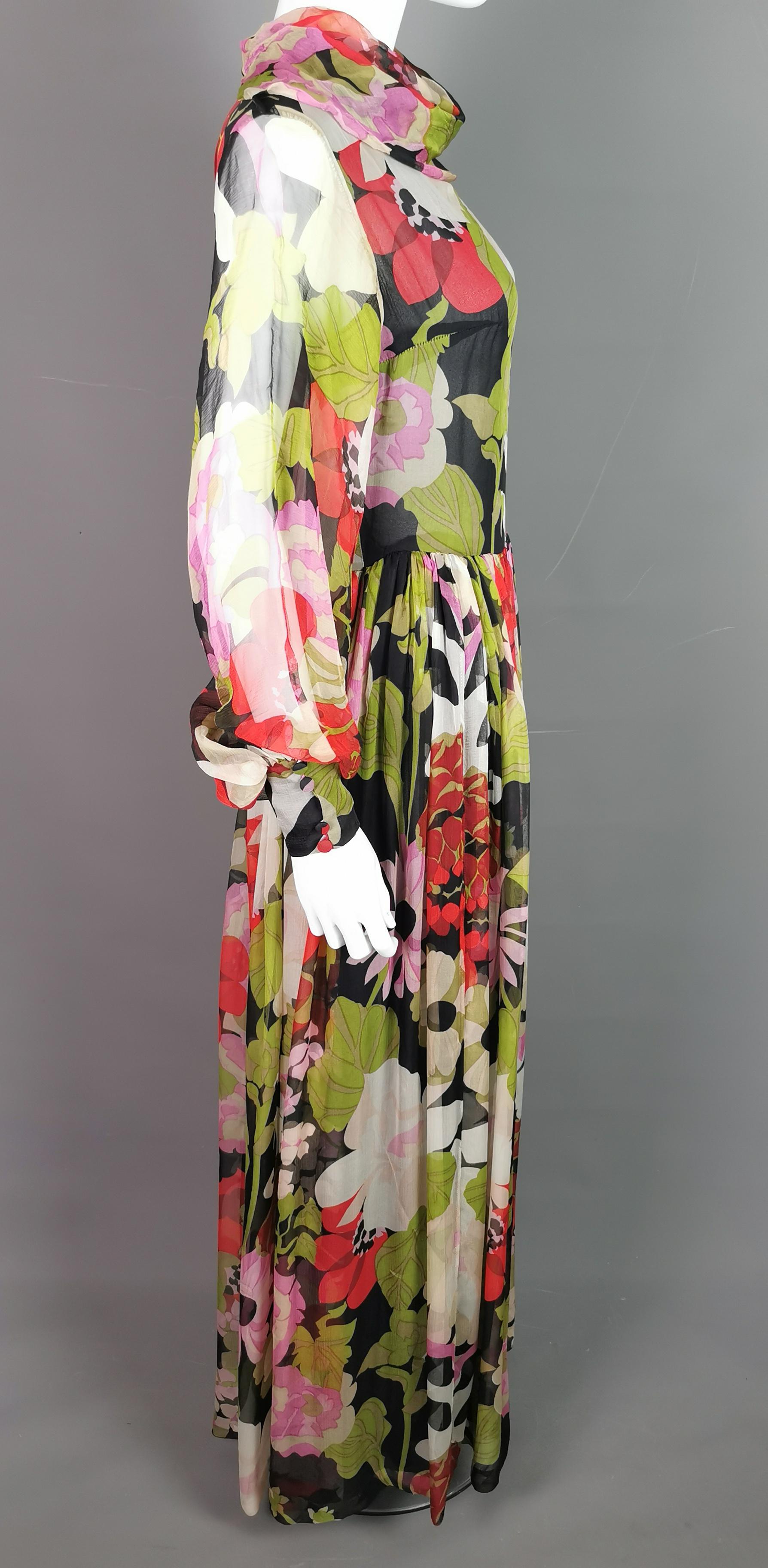 Vintage 1970er Jahre Seide Georgette Kleid mit Blumendruck aus Seide  im Angebot 2