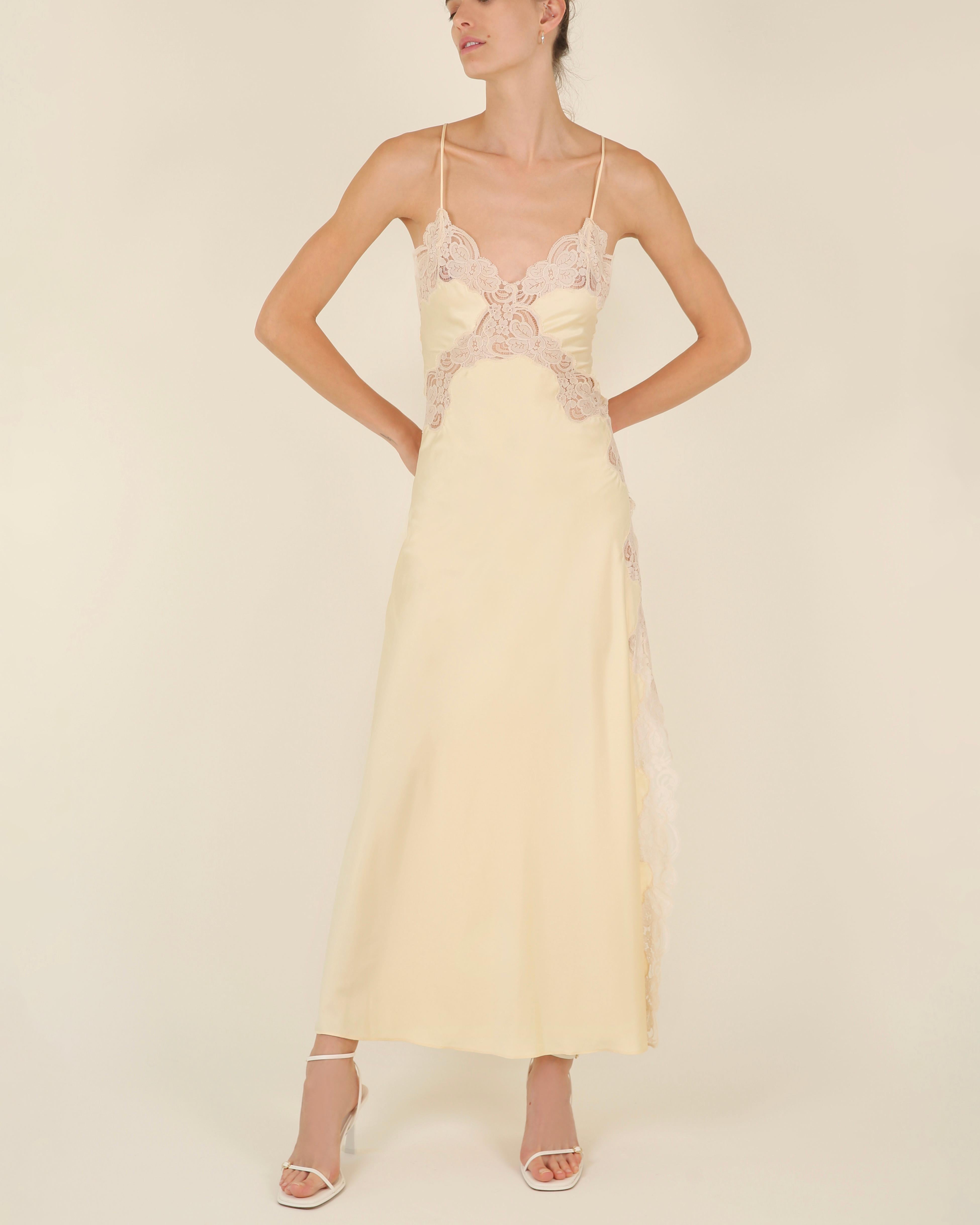Vintage 1970's silk lace yellow backless thigh slit night gown slip dress & robe In Excellent Condition In Milano, Lombardia