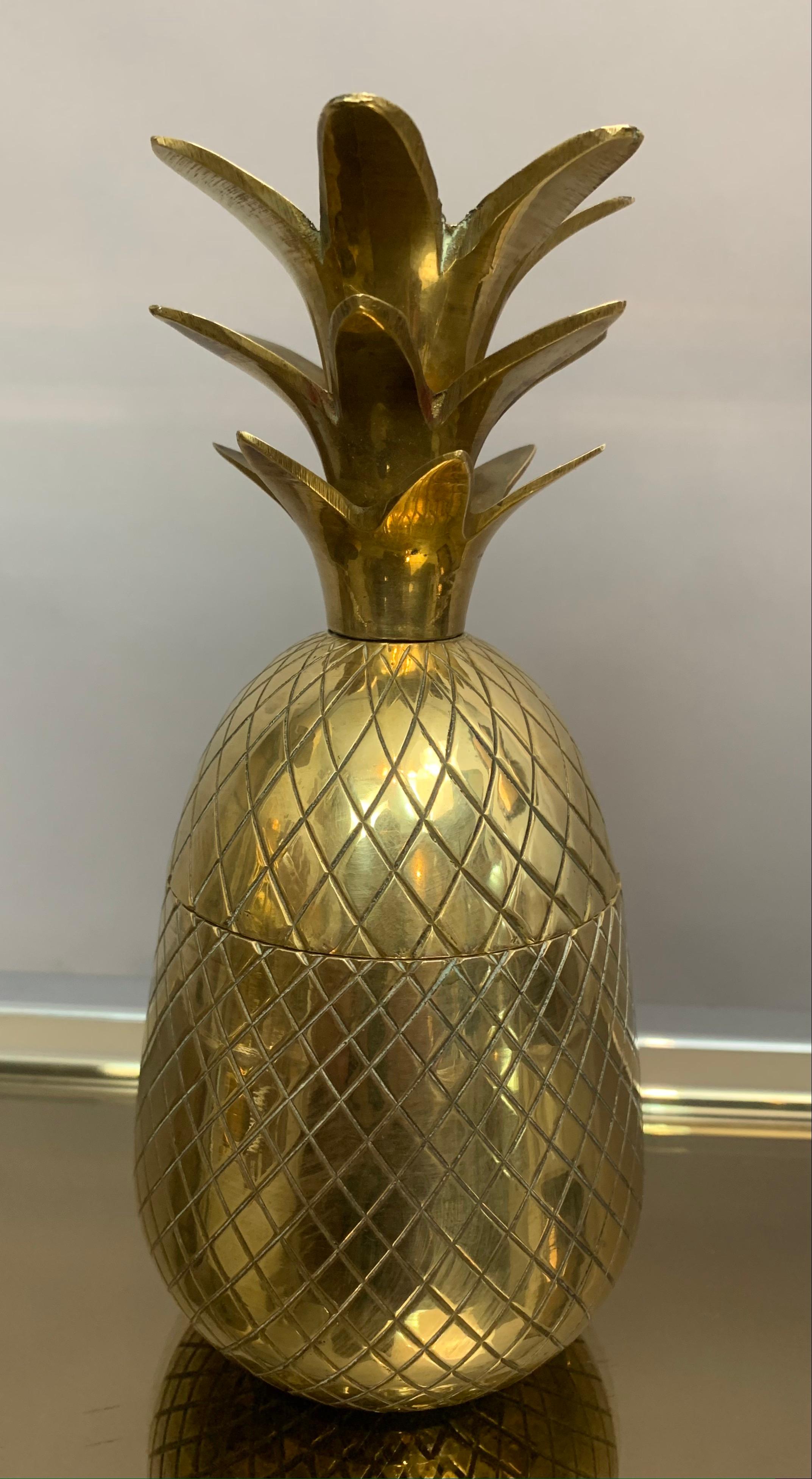 Circa 1970s Small Vintage Hollywood Regency polished brass pineapple Trinket Box. The surface of the outside is decorated with an incised diamond pattern. The Trinket Box separates in two allowing access to whatever you decide to keep inside. 

In