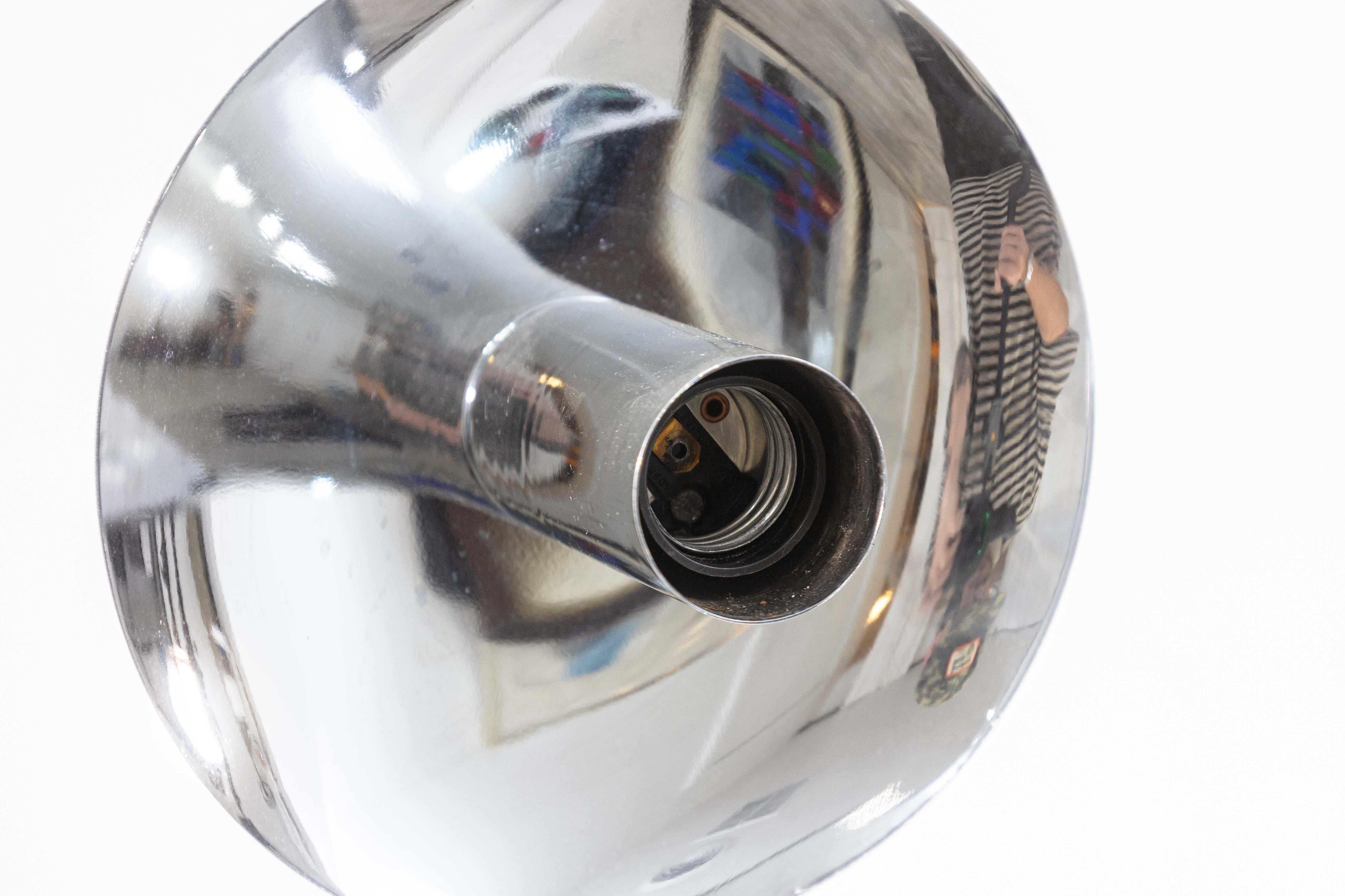 Vintage 1970s Space Age 3 Head Chrome Table Lamp In Good Condition For Sale In Keego Harbor, MI