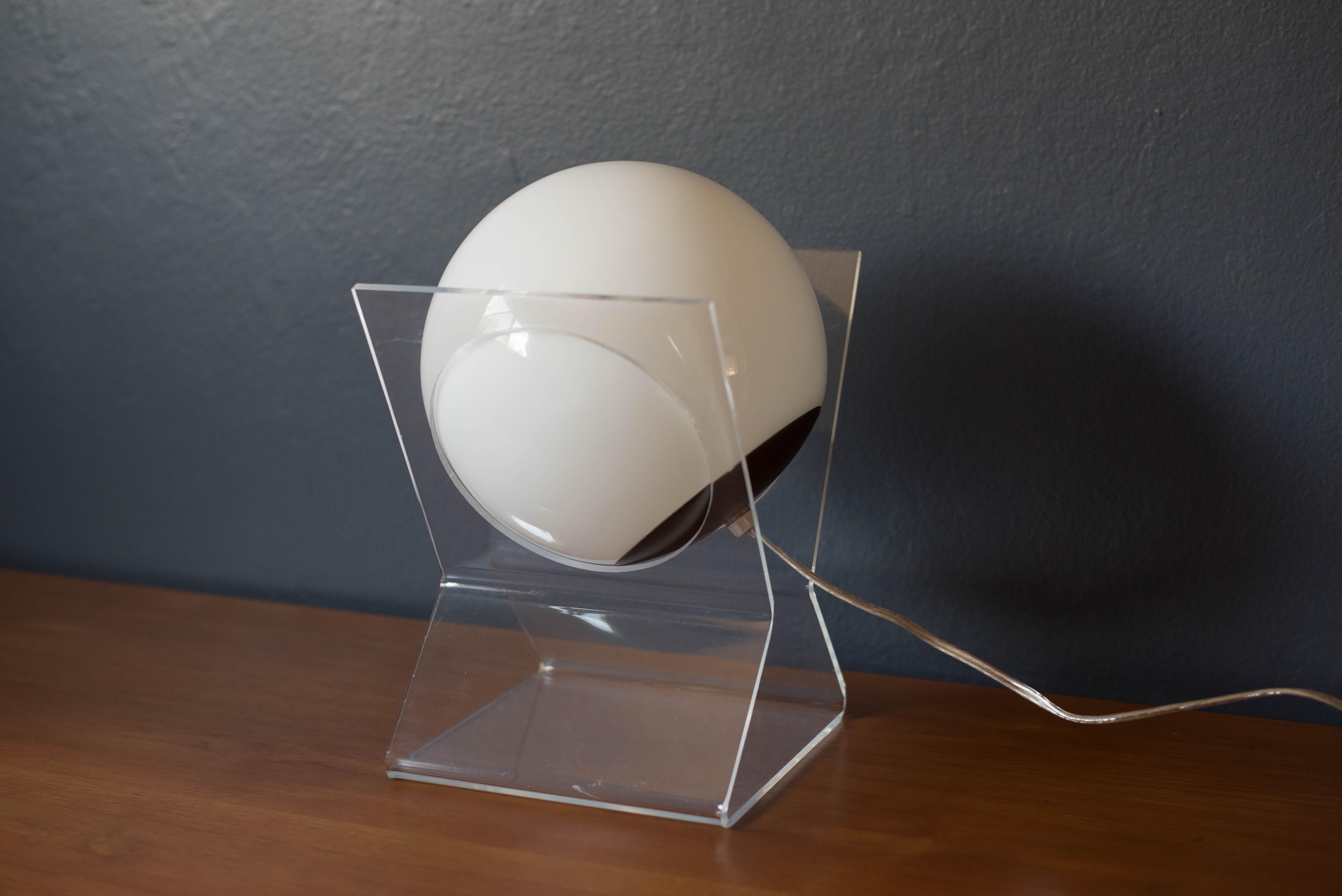 Vintage 1970s Space Age Lucite Moon Globe Table Lamp In Good Condition In San Jose, CA