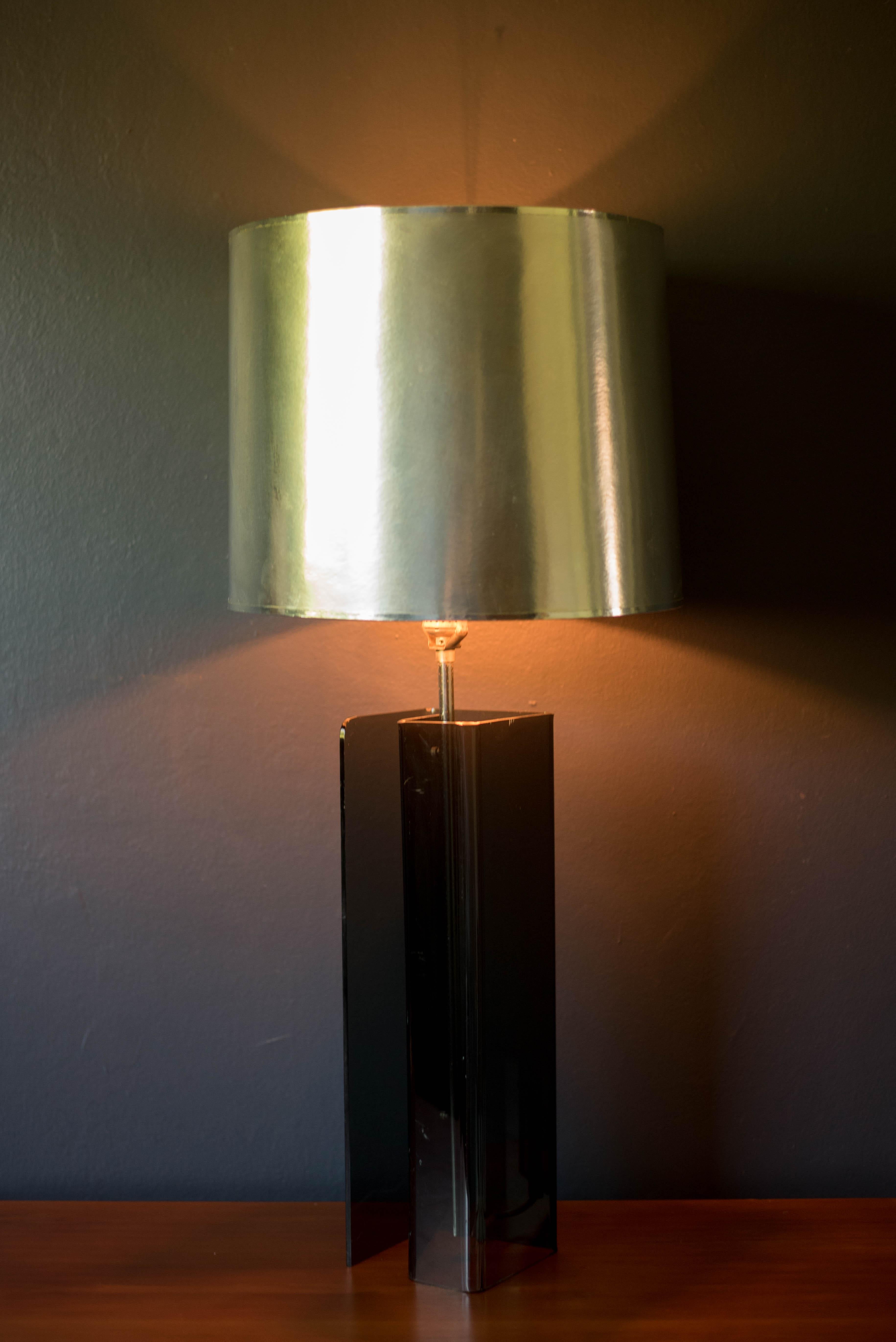 Mid-Century Modern Lampe à poser en lucite fumée Space Age des années 1970 en vente