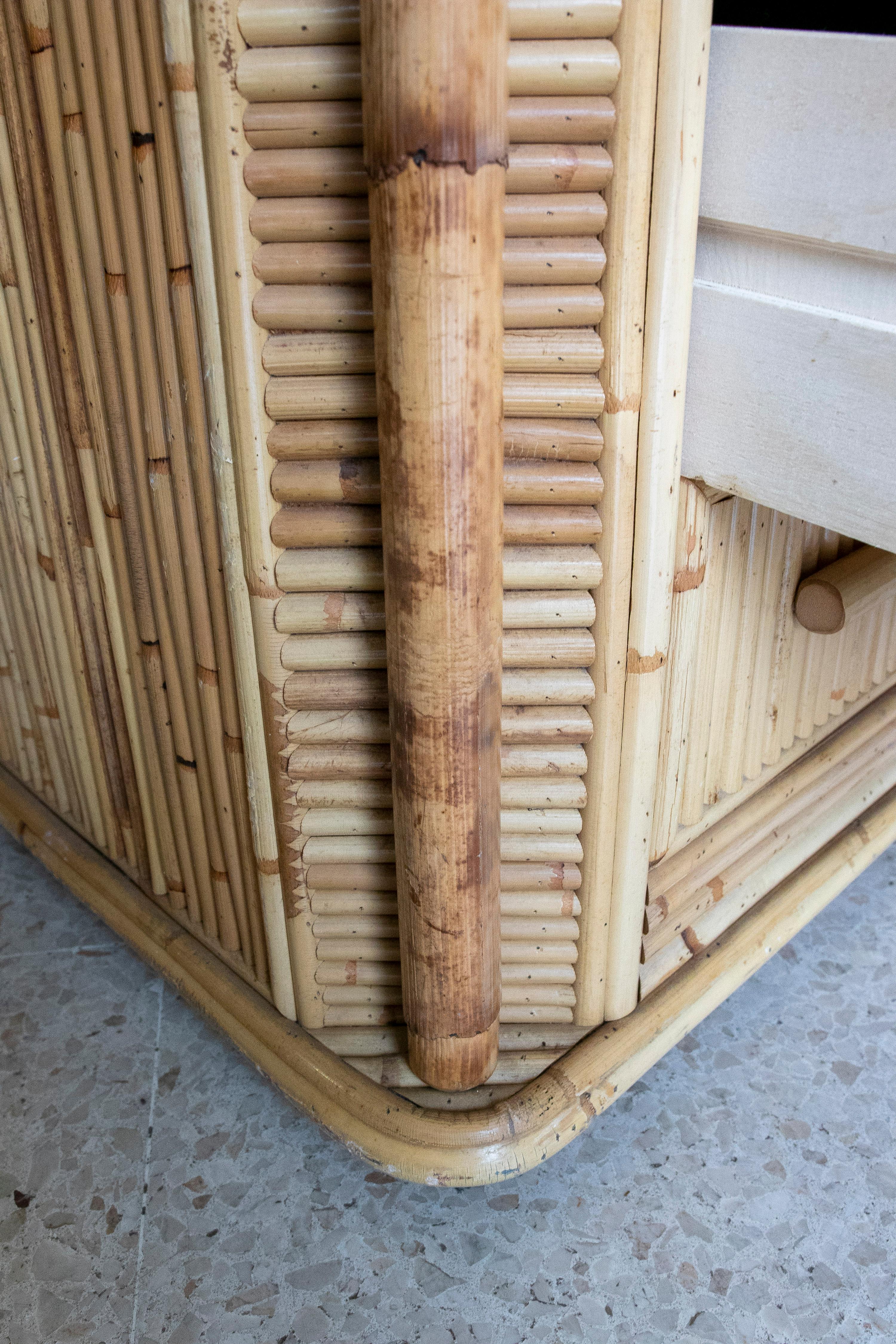 Spanische Holztruhe mit 5 Schubladen und Bambus gefüttert, 1970er Jahre im Angebot 11