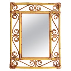 Specchio da parete vintage spagnolo degli anni '70, realizzato a mano in bambù e rattan, con cornice bicolore