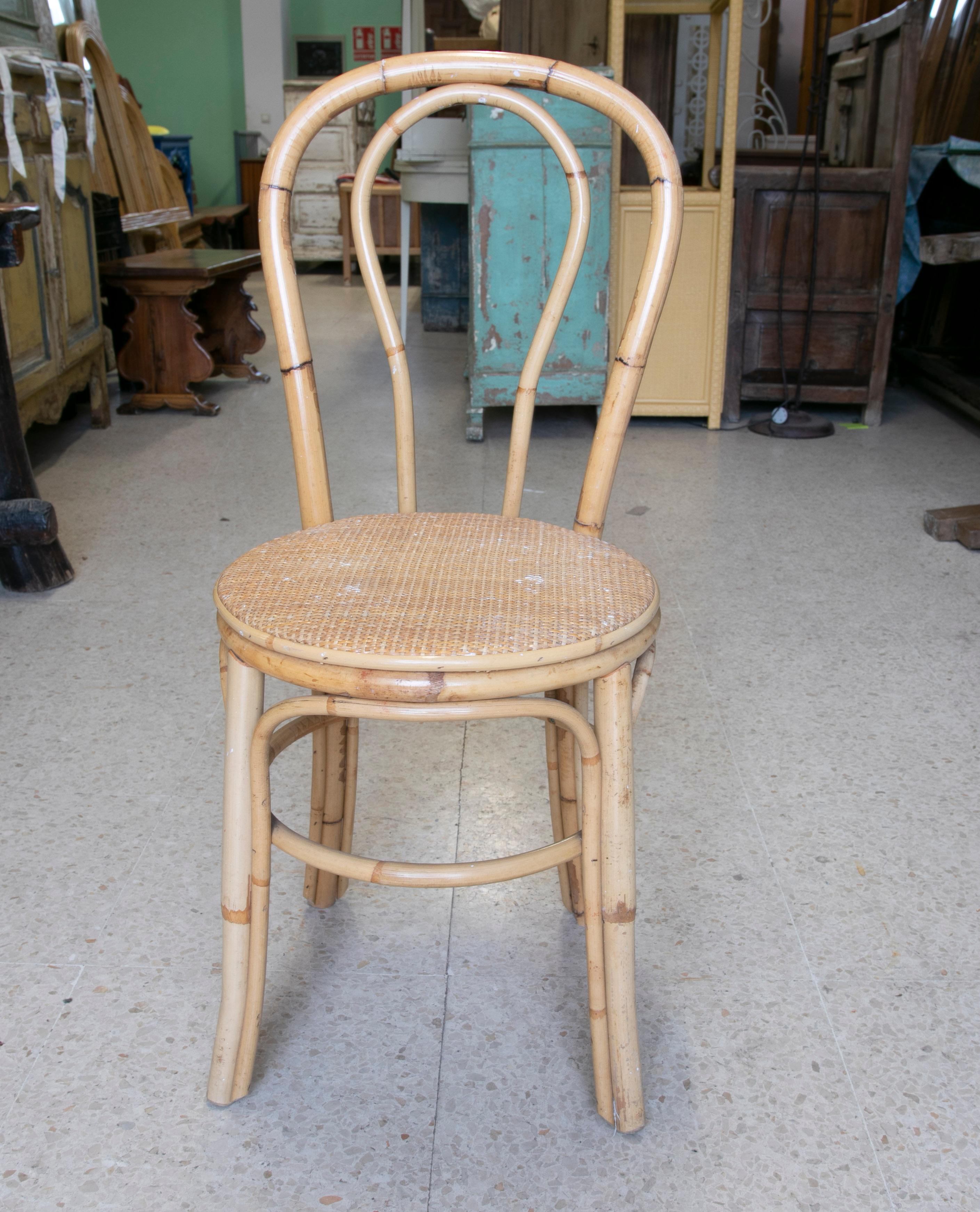 Spanischer Stuhl aus Korbgeflecht und Bambus aus den 1970er Jahren.