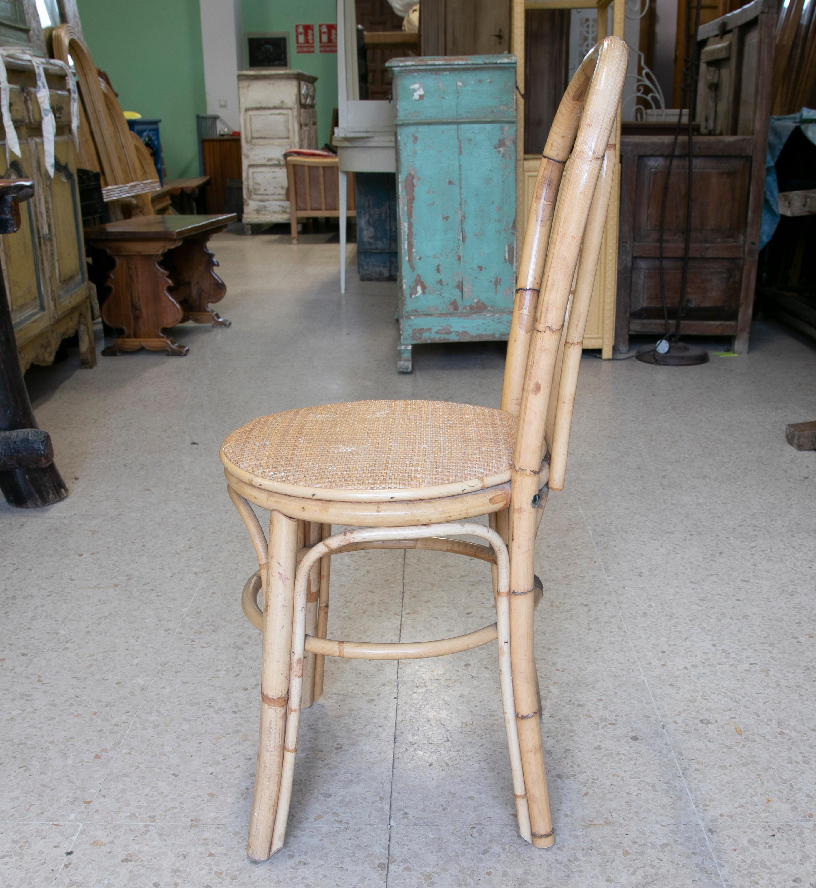 Spanischer gewebter Stuhl aus Korbweide und Bambus aus den 1970er Jahren (20. Jahrhundert) im Angebot