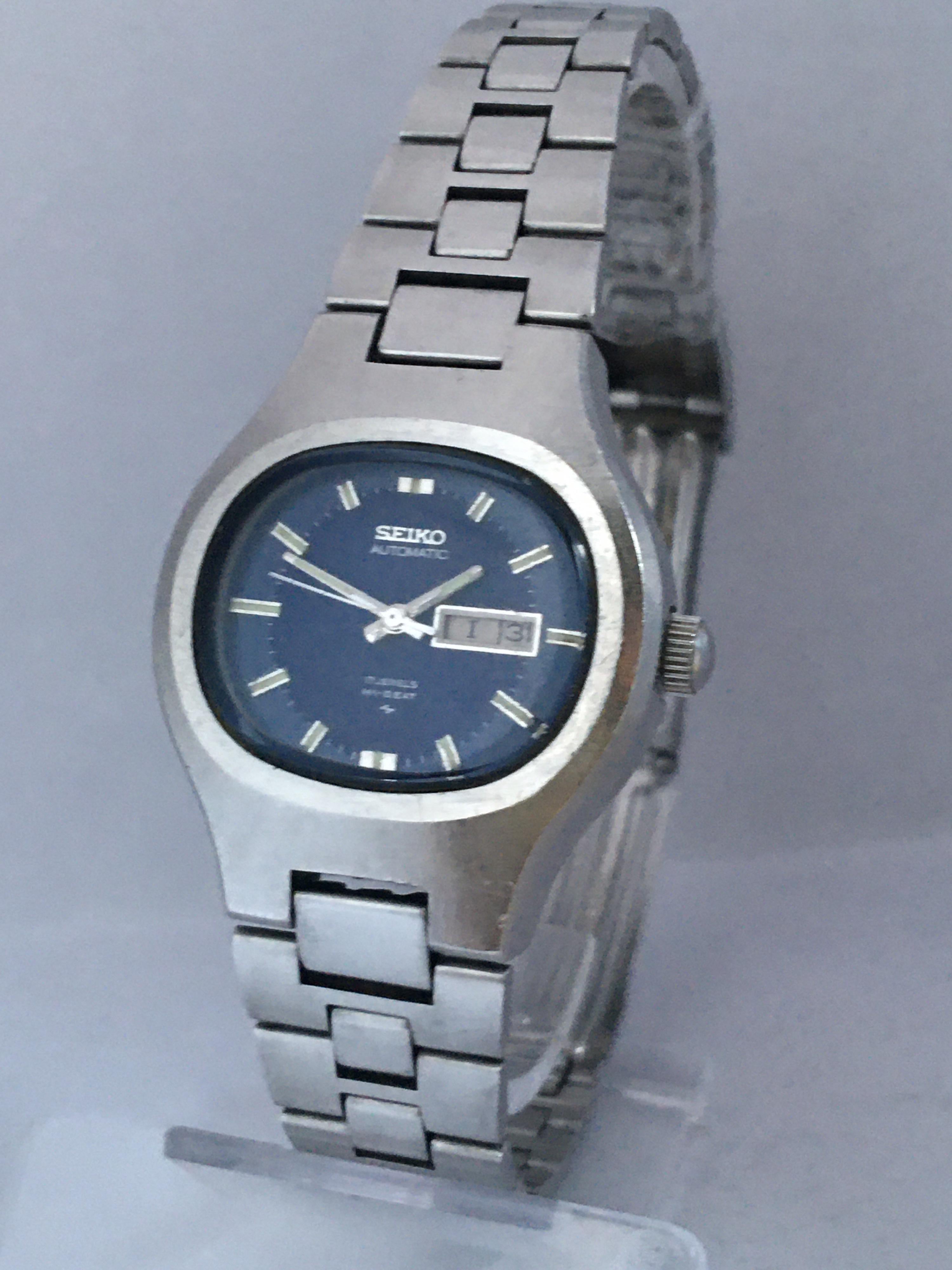 This beautiful vintage mechanical/ automatic watch is in good working condition and it is running well, visible signs of ageing and wear with small and light scratches on the glass, on the watch case and its stainless Steel strap as shown. 

Please