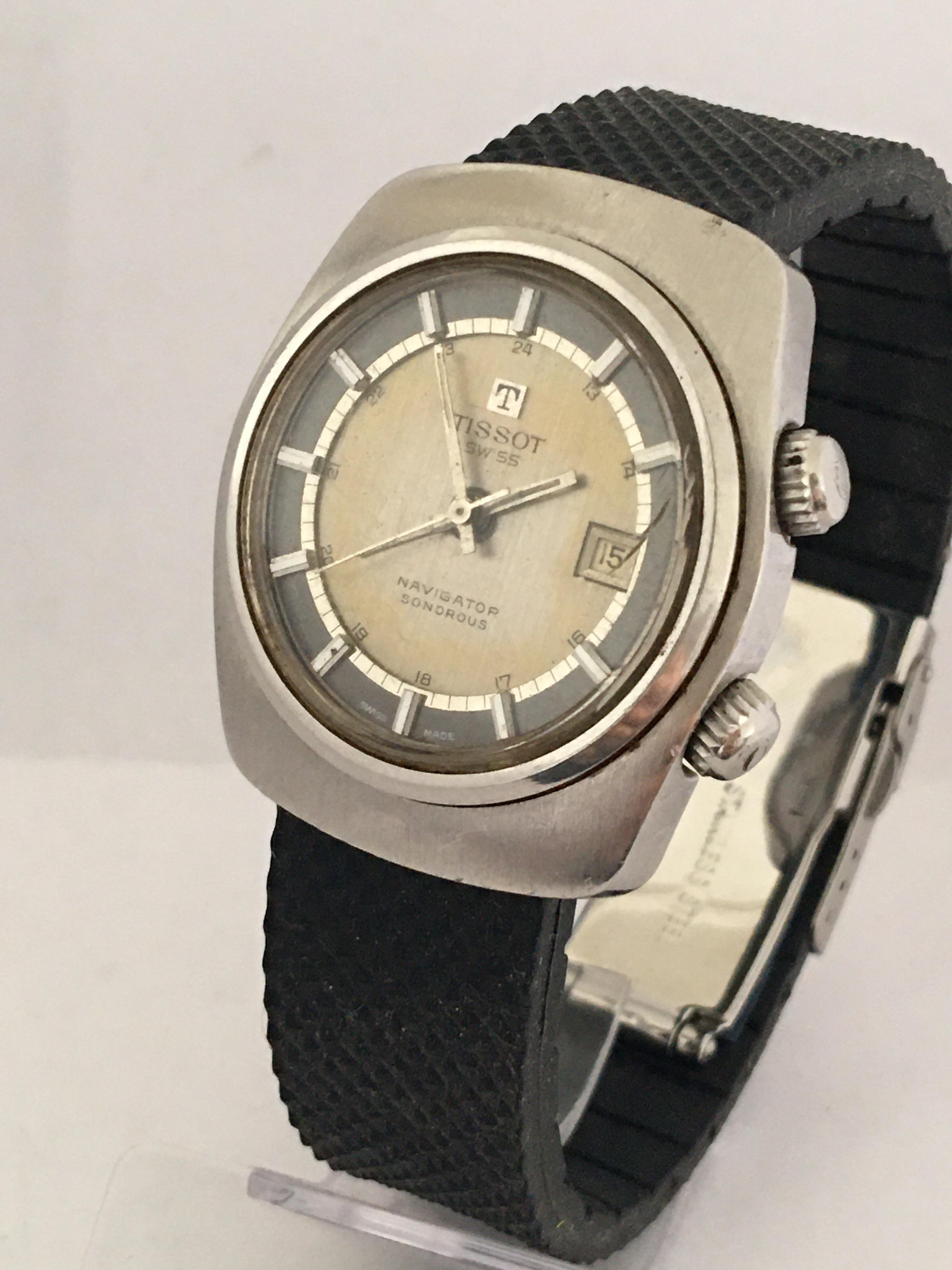 This Pre-own Mechanical Vintage Gentleman’s Alarm Watch is in good working condition and it is ticking well. 

Viable tiny scratches on the watch case, the dial has aged and a visible crack on the edge of the top glass as shown. 

Please study the