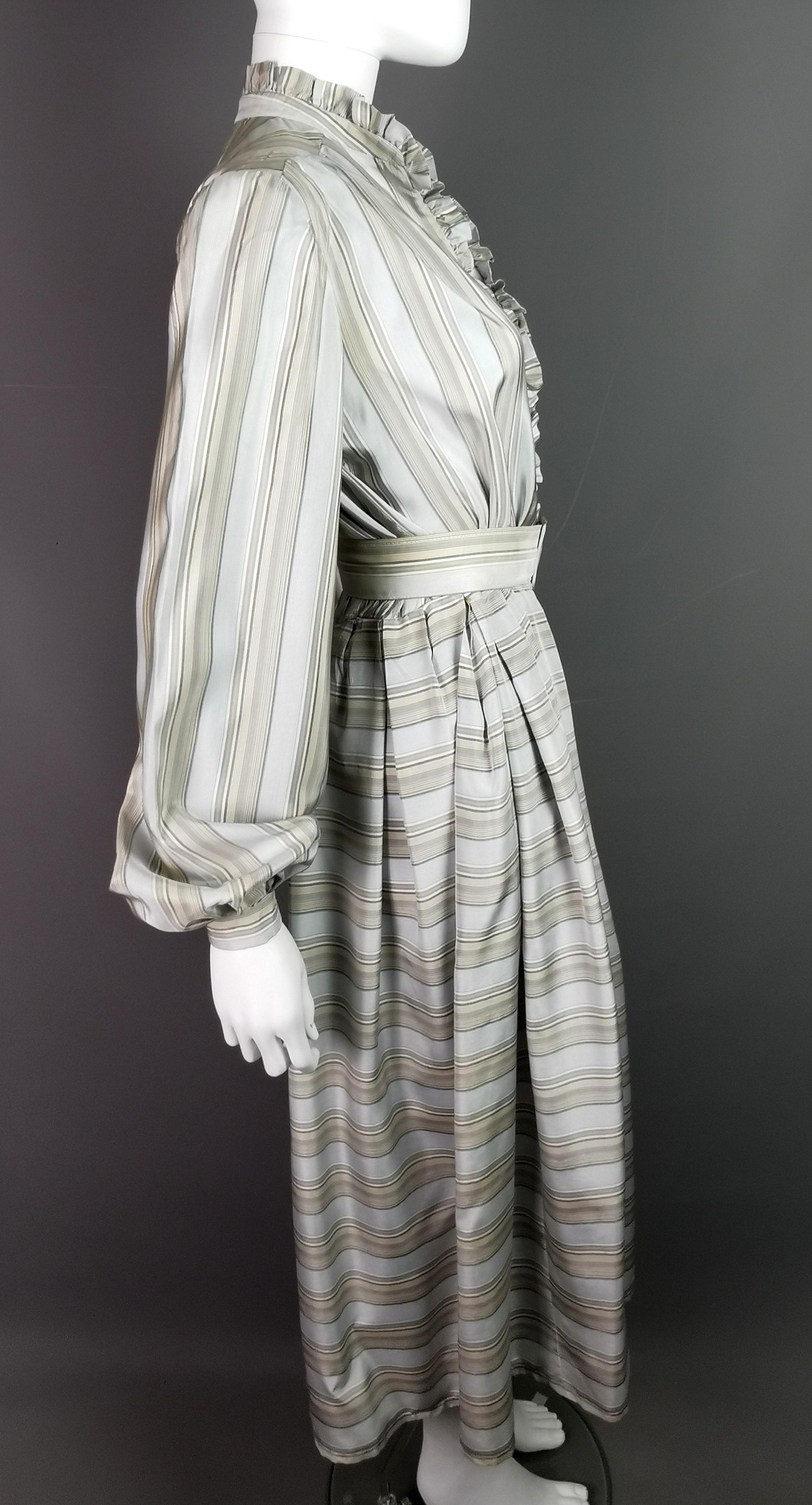 Vintage 1970s Striped silk shirtwaist dress, Maureen Baker  In Good Condition For Sale In NEWARK, GB