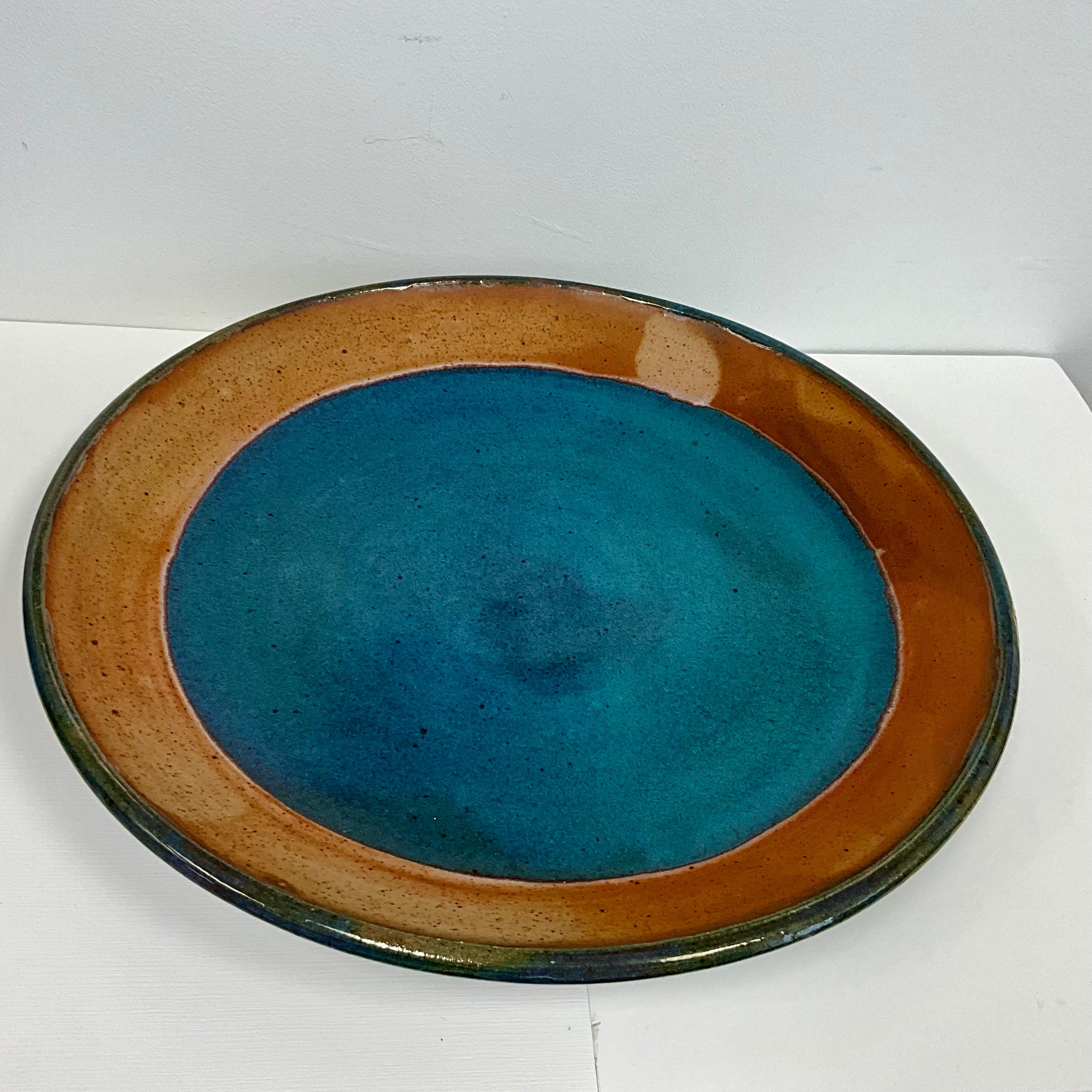 Fait main Chargeur Vintage 1970 Studio Pottery - Signé Portland Pottery - Brown et Blu en vente