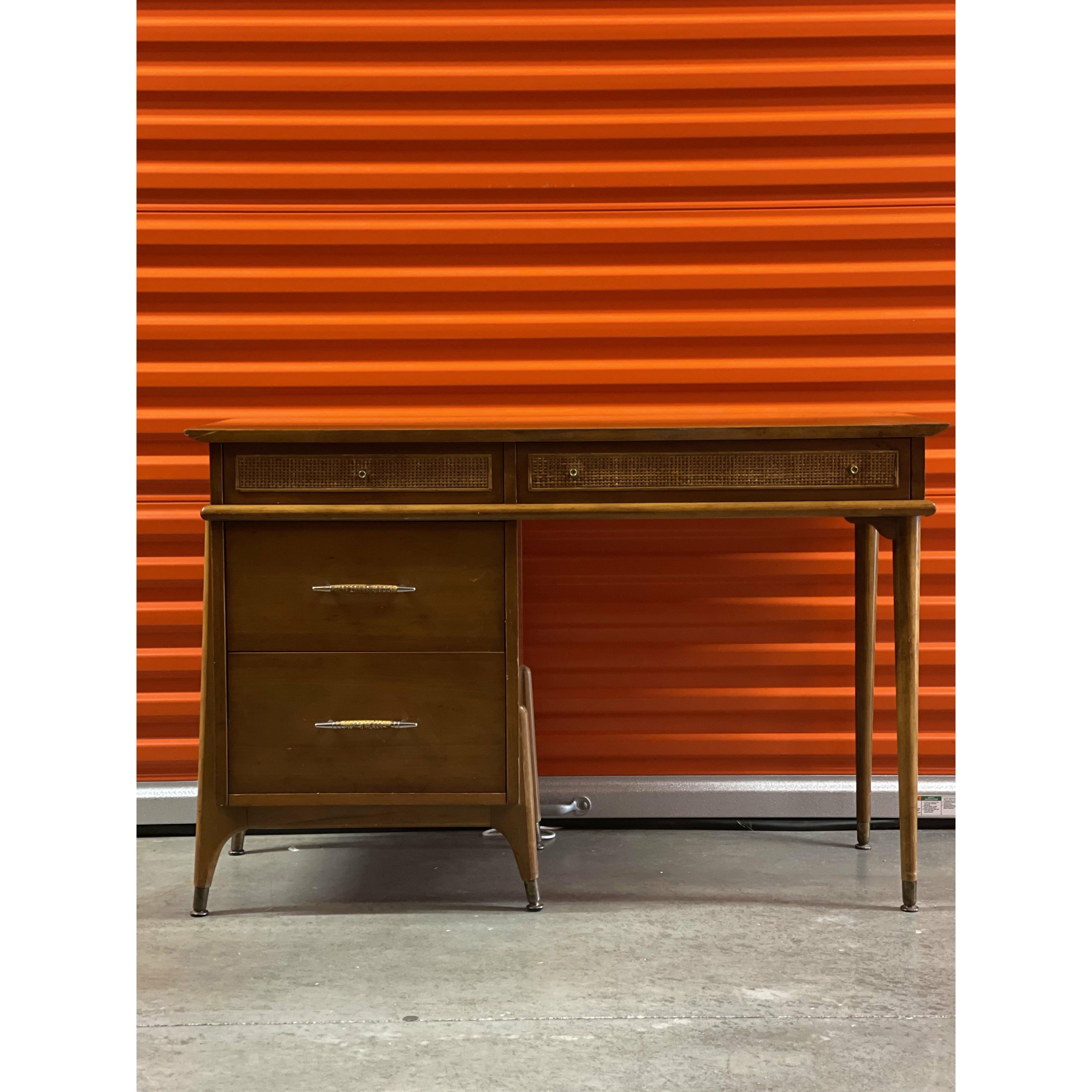 Mid-Century moderno Scrivania vintage anni '70 in stile retro Mid Century Modern con dettagli in canna in vendita