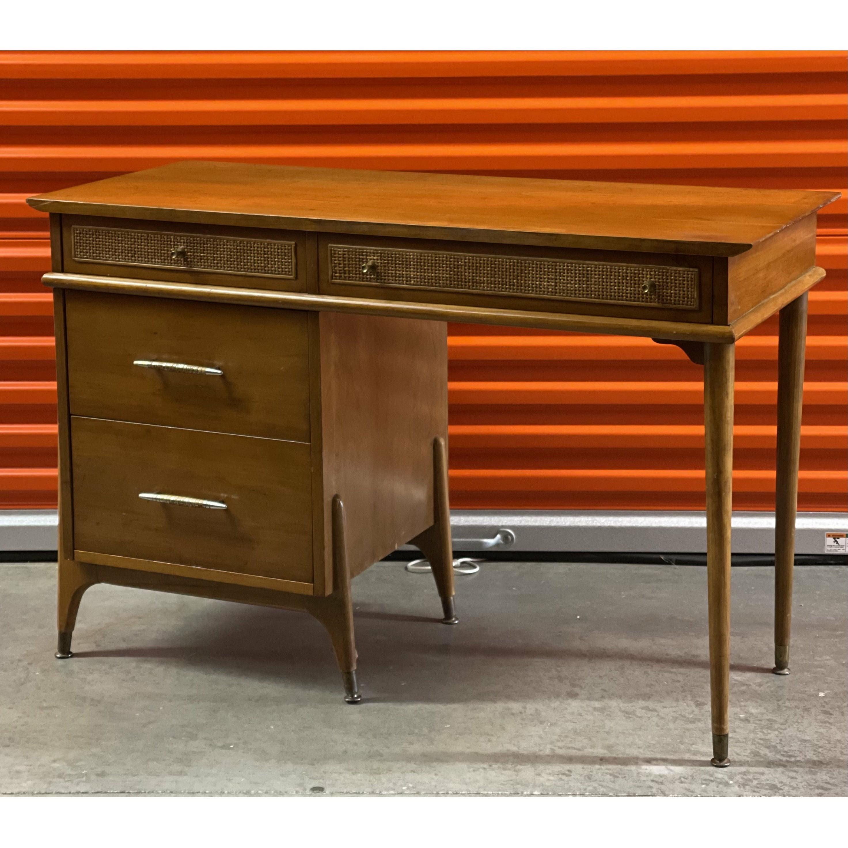 Legno Scrivania vintage anni '70 in stile retro Mid Century Modern con dettagli in canna in vendita