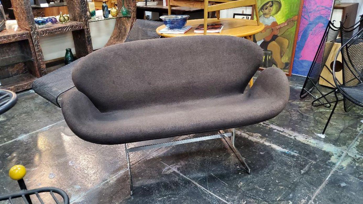 The Swan Sofa Was Designed By Arne Jacobsen In 1958 And Manufactured By Fritz Hansen. The Swan Chair Was Designed For The Lobby And Lounge Of The SAS Royal Hotel In Copenhagen, Denmark.
 It Was Said, That The Design Contained No Straight Lines
