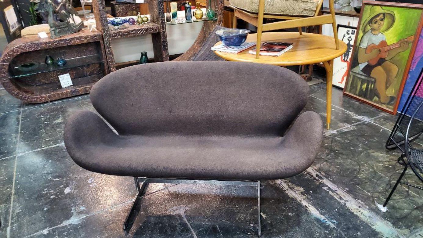 20th Century Vintage 1970s Swan Sofa  For Sale