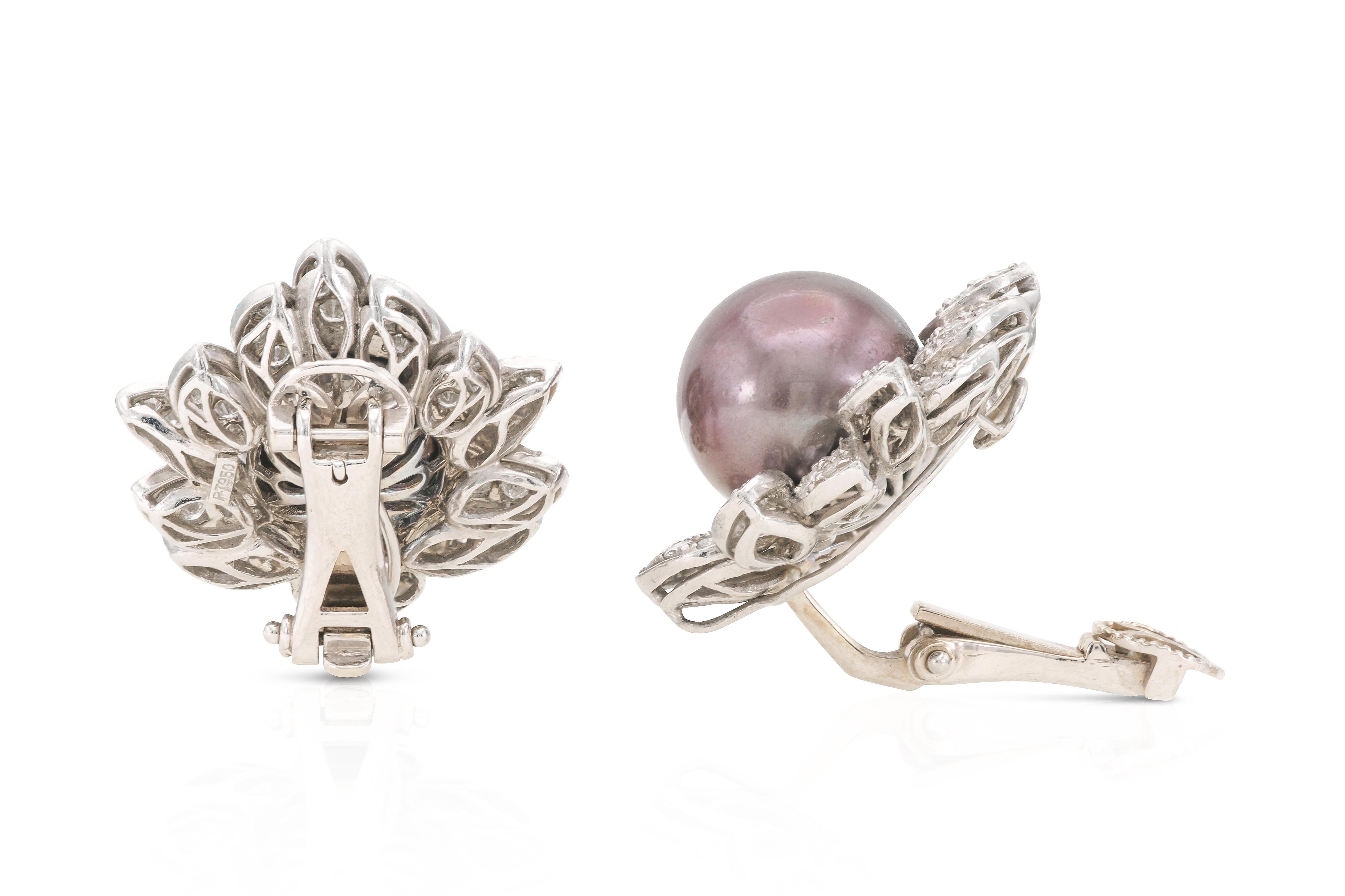 Vintage 1970s Tahitian Pearl Earrings with Diamonds In Good Condition For Sale In New York, NY