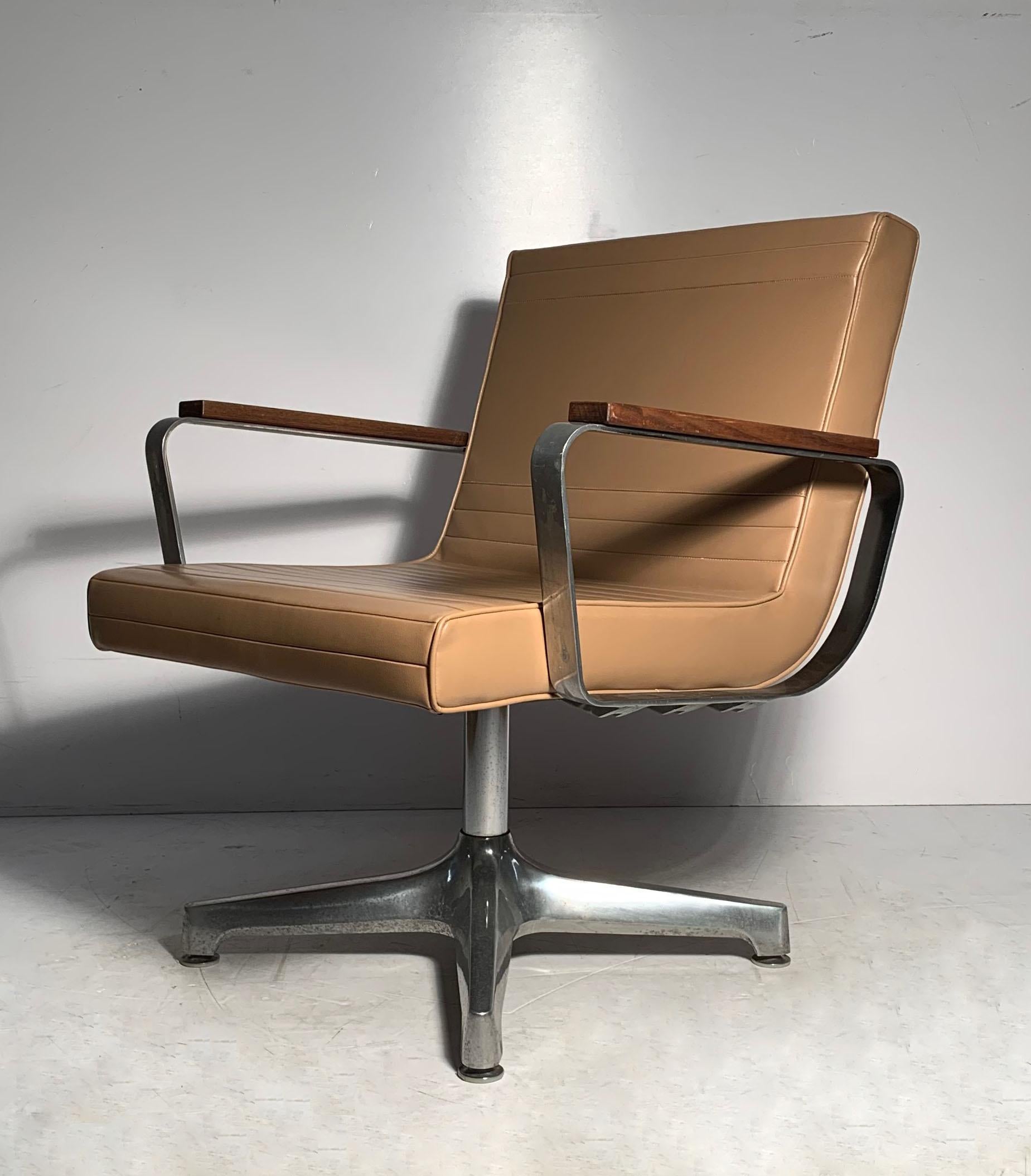 Vintage 1970s Techfab Chromcraft Latte Lounge Chairs In Good Condition For Sale In Chicago, IL