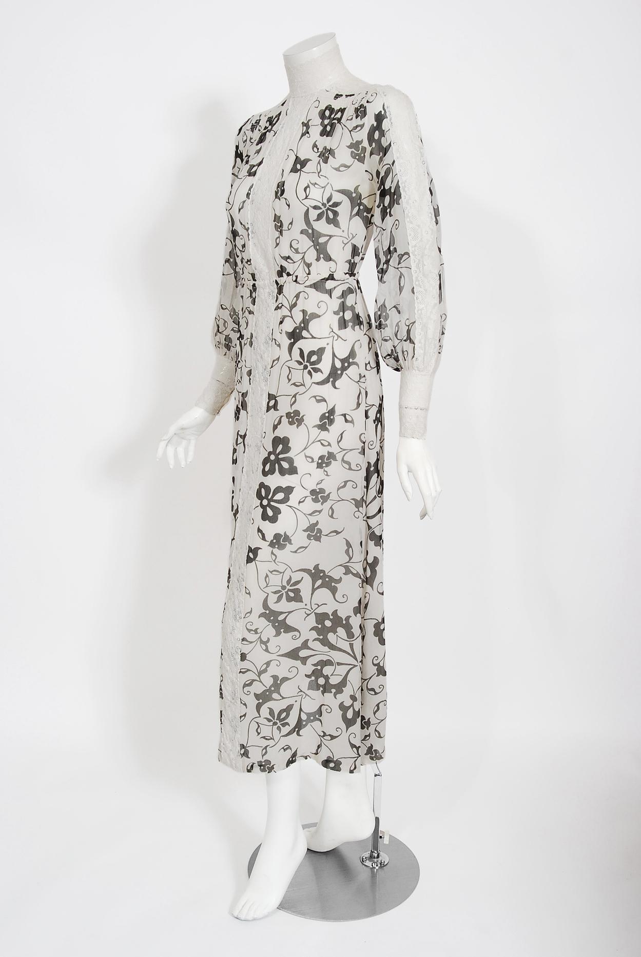 Women's Vintage 1970's Thea Porter Couture Art Nouveau Print Silk & White Lace Dress
