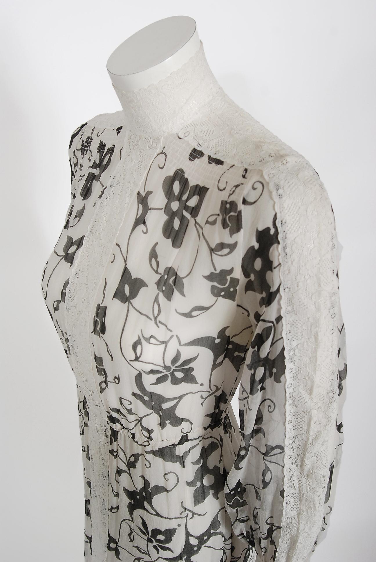 Vintage 1970's Thea Porter Couture Art Nouveau Print Silk & White Lace Dress In Good Condition In Beverly Hills, CA