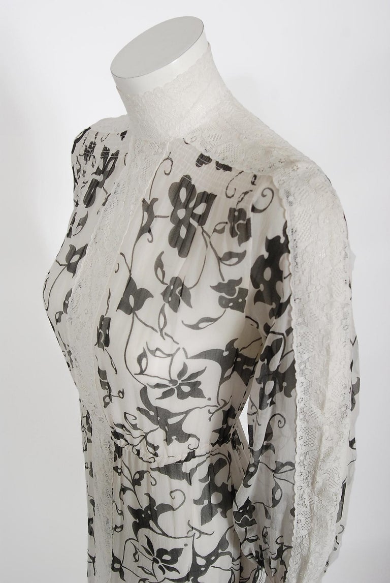 Women's Vintage 1970's Thea Porter Couture Art Nouveau Print Silk & White Lace Dress For Sale