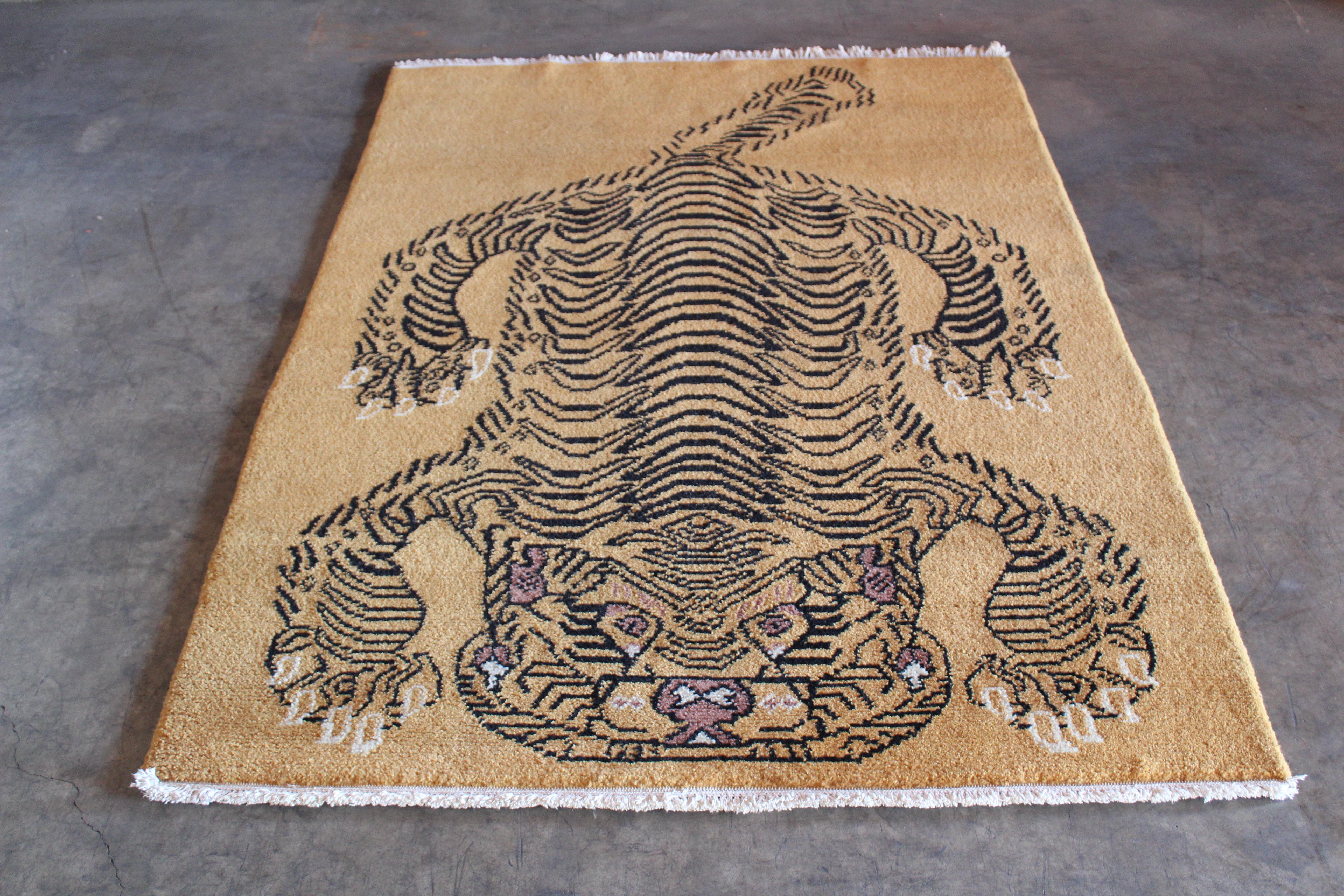 Vintage 1970s Tibetan wool tiger rug. In excellent condition.