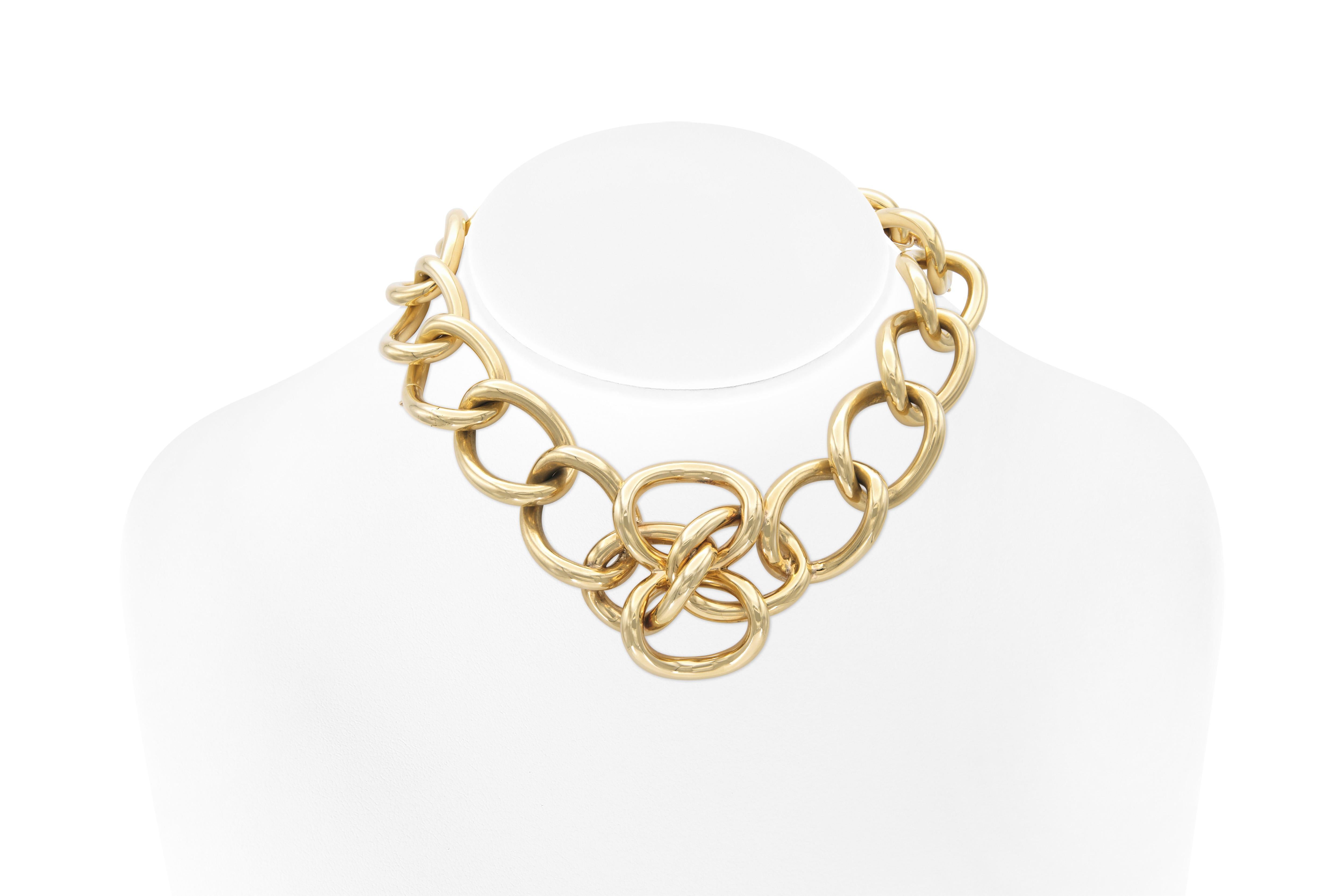 Finely crafted in 18k yellow gold.
Signed by Tiffany & Co.
Circa 1970s
The necklaces separates into a bracelet.
18 inches long as necklace
Size 8 1/2 inches as bracelet
