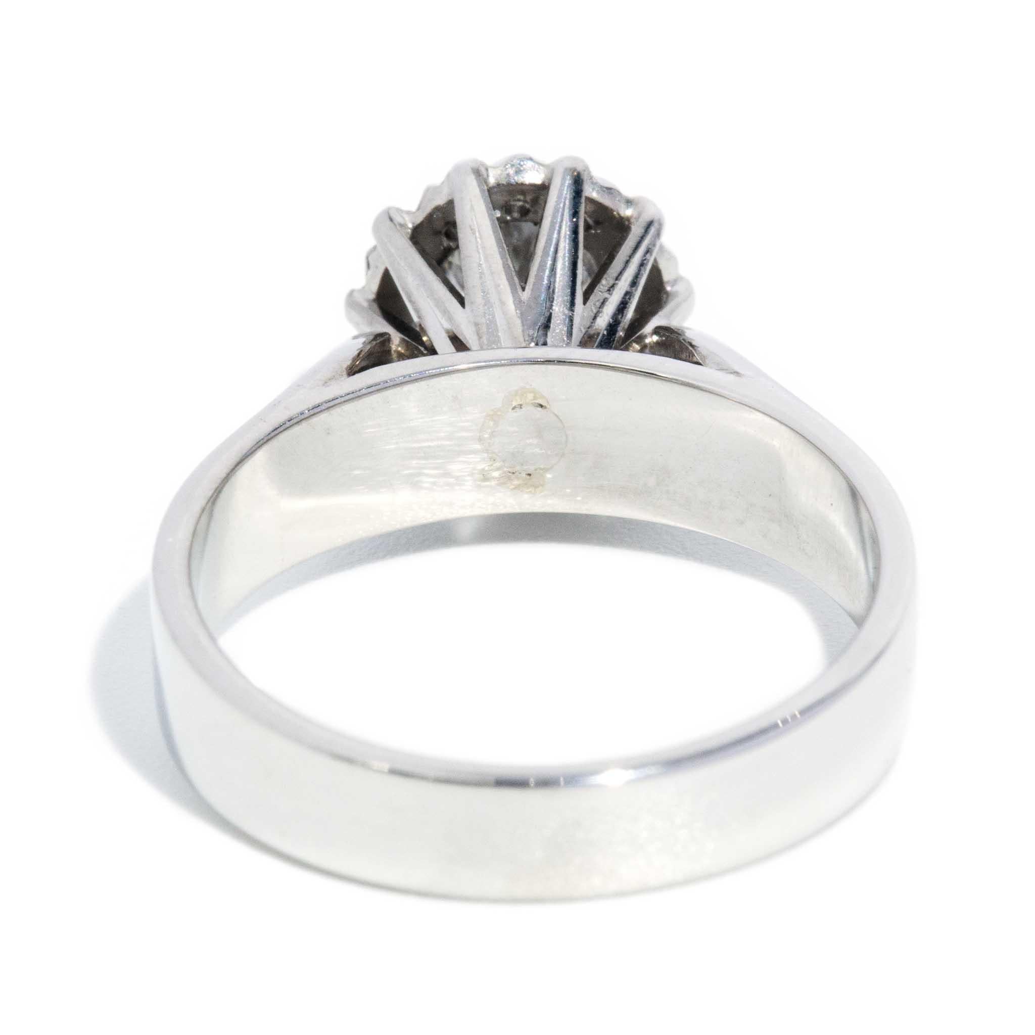 Vintage 1970s Transition& Single  Cut Diamond Cluster Ring 18 Carat White Gold For Sale 5