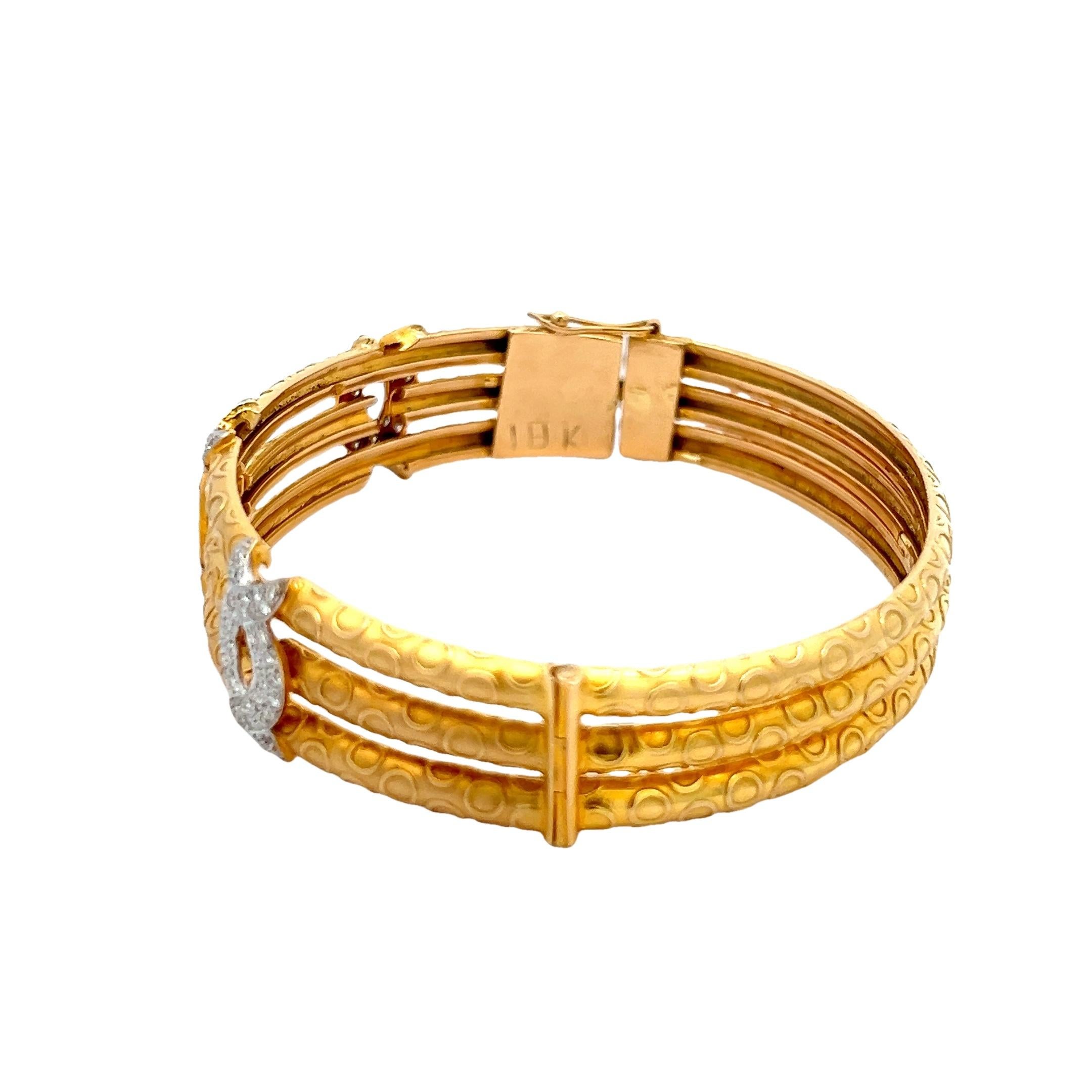 Rétro Vintage 1970 Triple Row Diamond Bangle en or jaune 18K, 1.75ct en vente