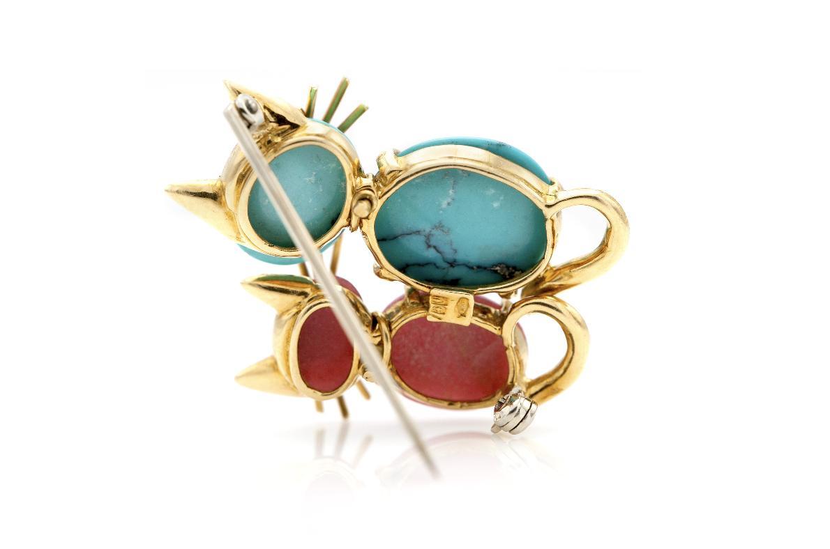 Vintage 1970s Turquoise and Pink Agate Cats Brooch In Good Condition For Sale In New York, NY