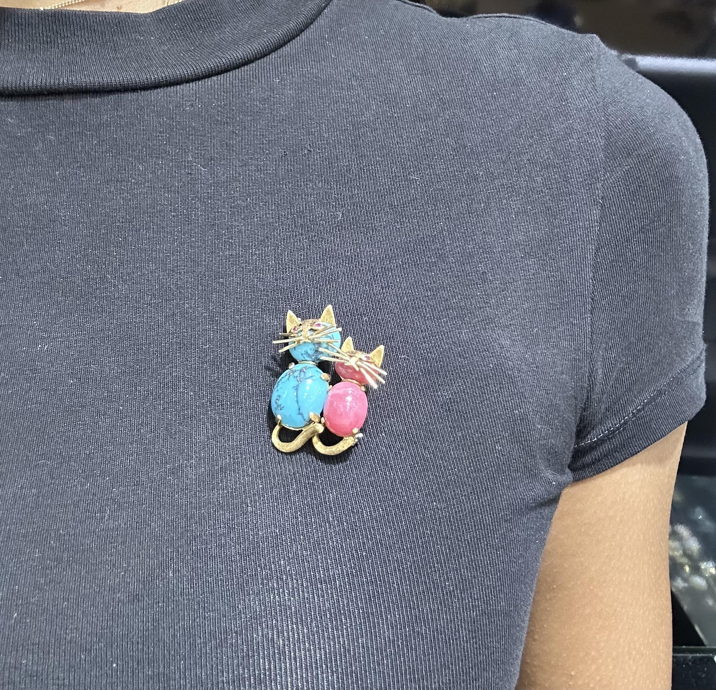 Women's Vintage 1970s Turquoise and Pink Agate Cats Brooch For Sale