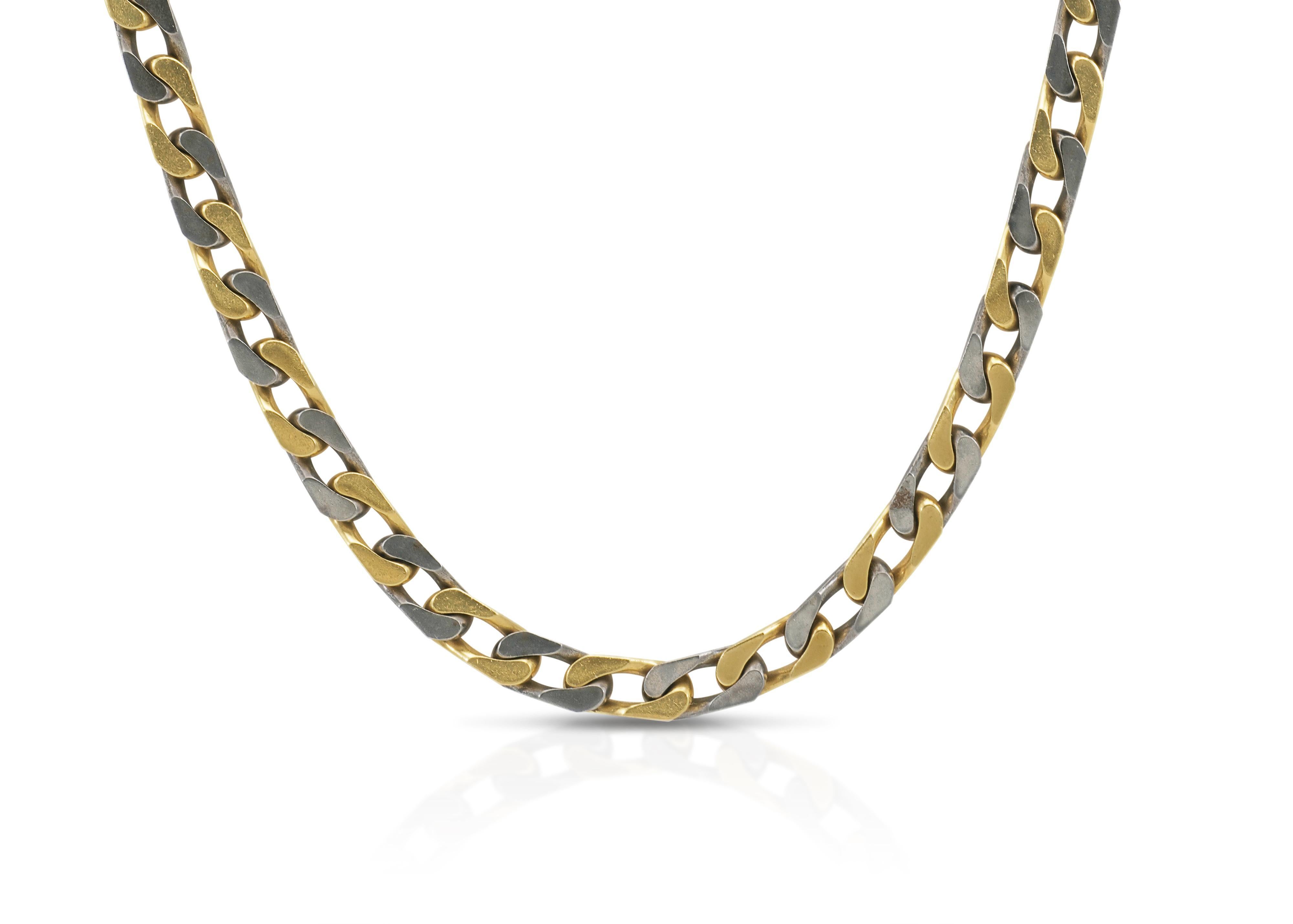 Finely crafted in 18k yellow gold and blackened steel.
Signed by Bvlgari
Circa 1970s
36 1/2 inches ong
