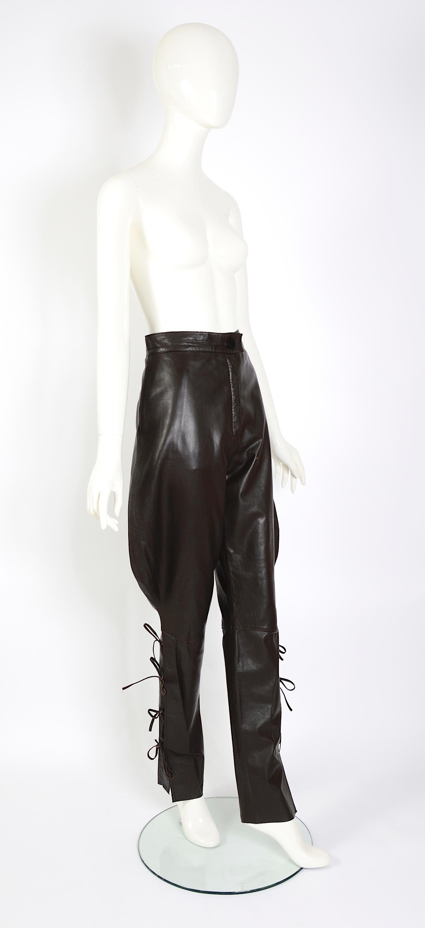 Vintage 1970s unsigned exquisite equestrian style brown leather jodhpur pants In Excellent Condition For Sale In Antwerp, BE