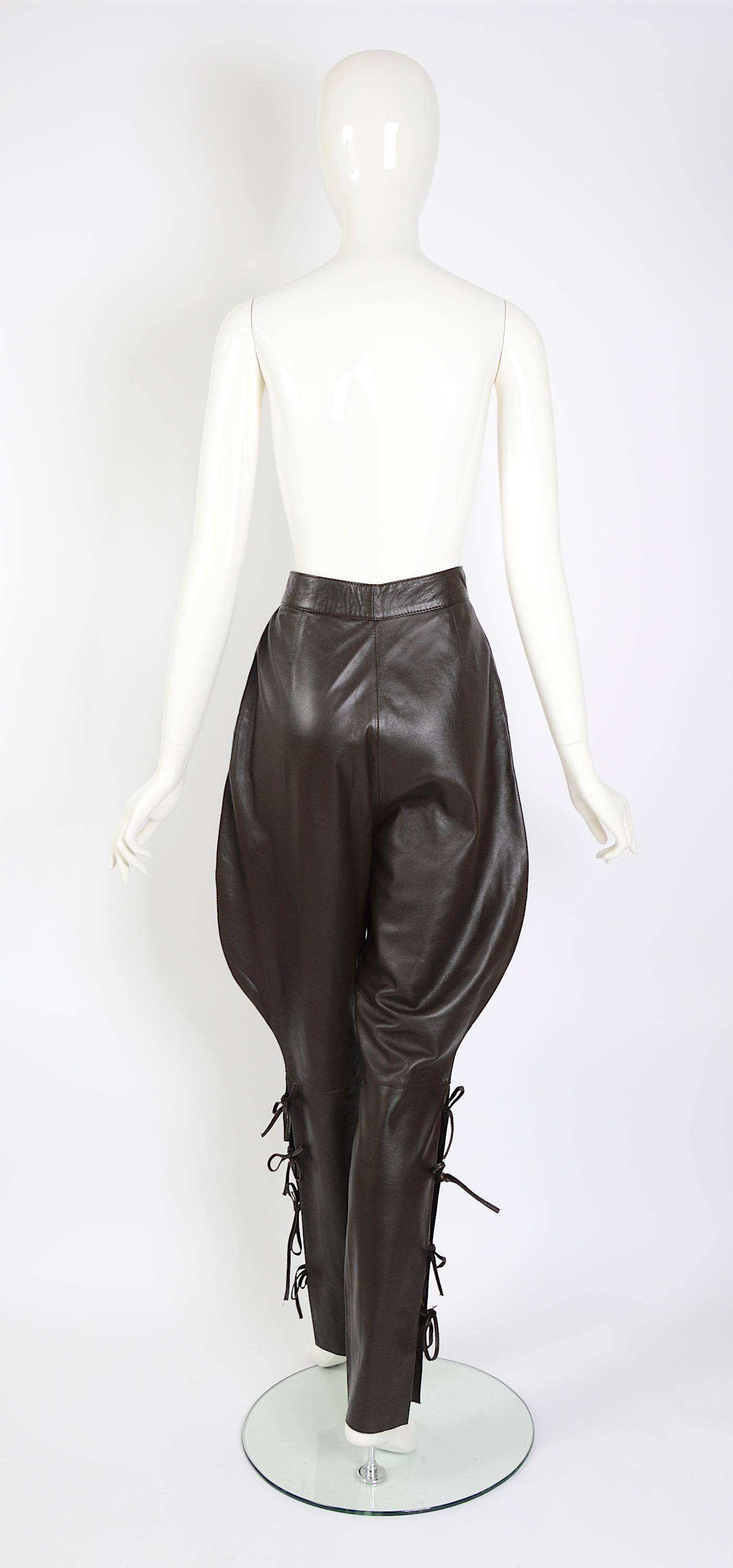 Women's or Men's Vintage 1970s unsigned exquisite equestrian style brown leather jodhpur pants For Sale