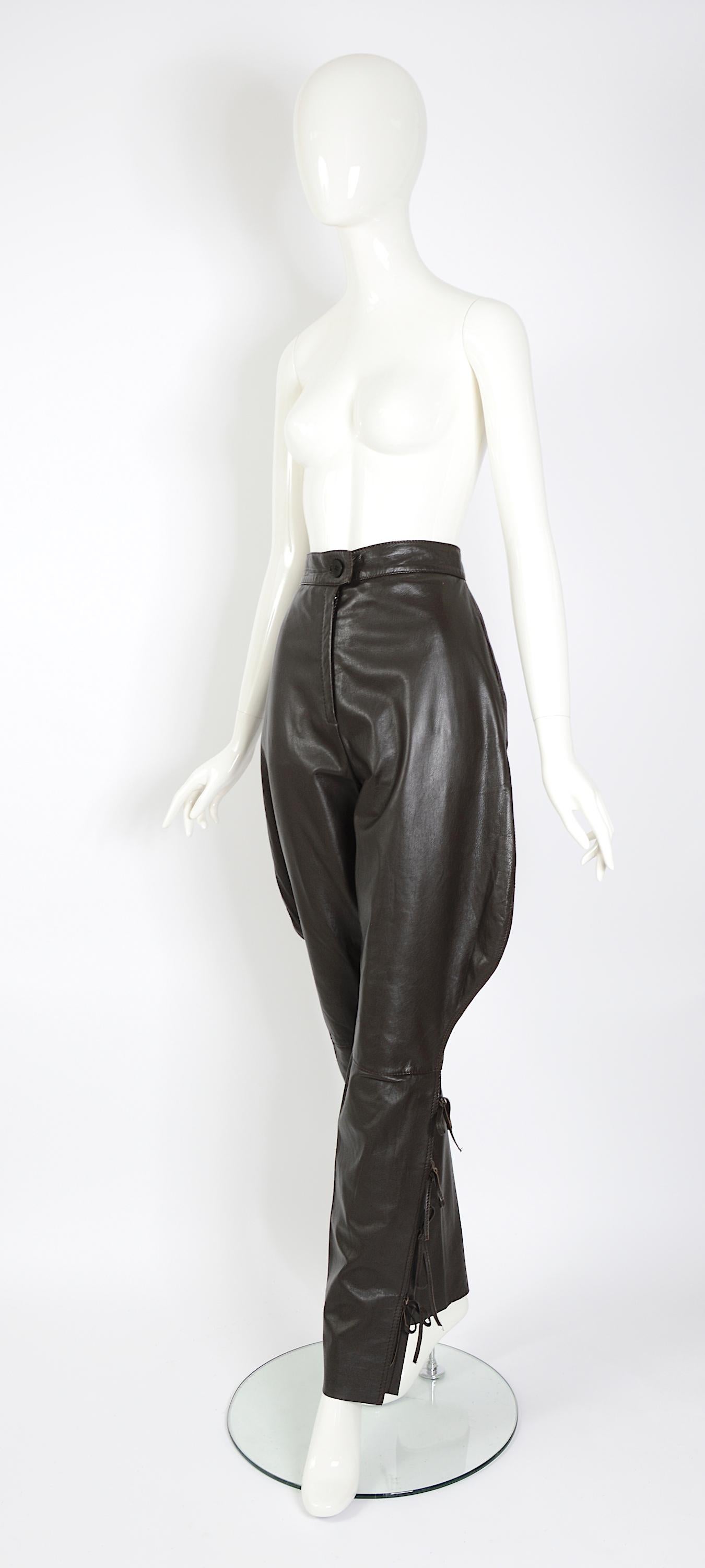 Vintage 1970s unsigned exquisite equestrian style brown leather jodhpur pants For Sale 5