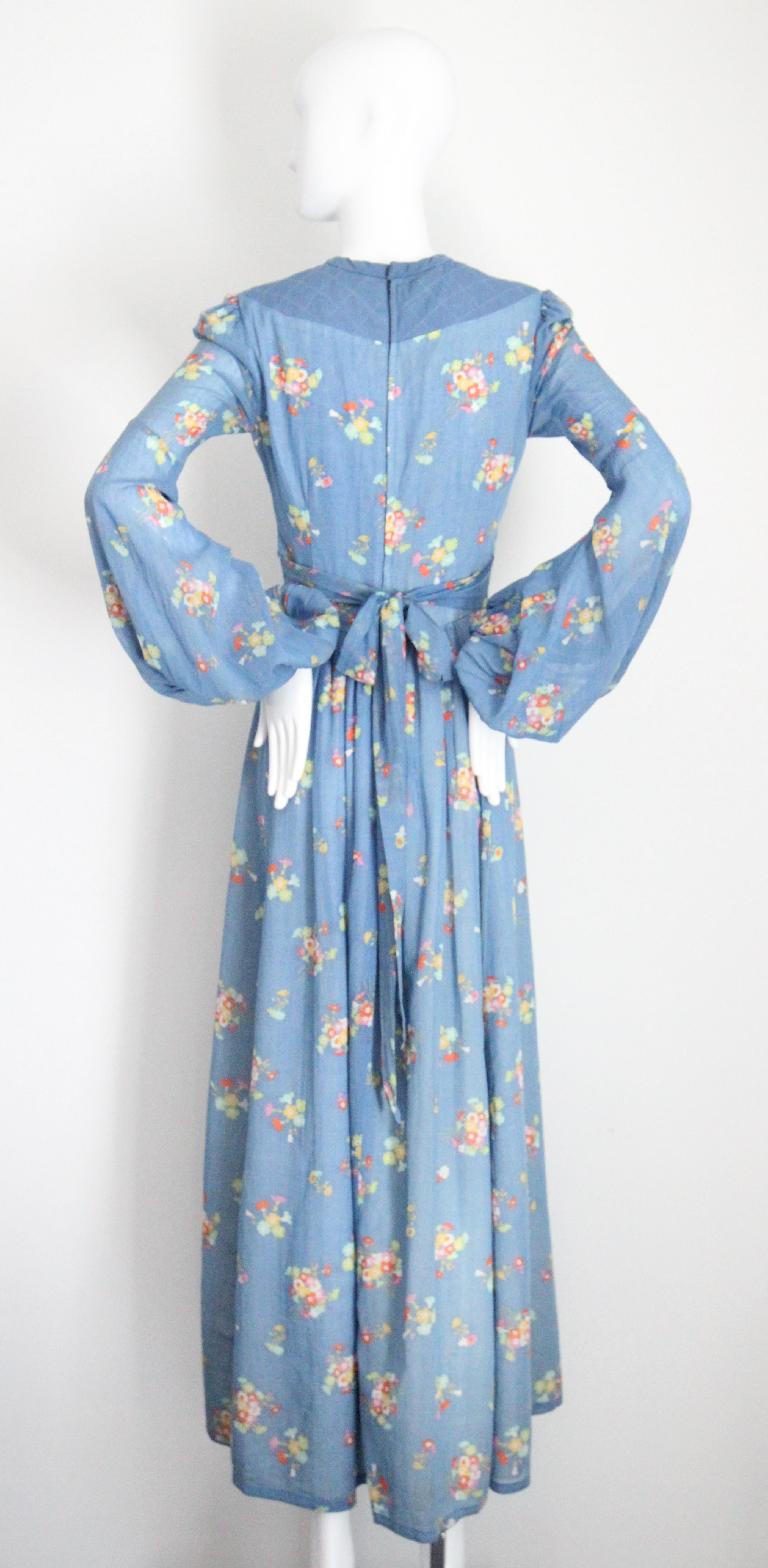 Vintage anni '70, Valery Goad Blu, floreale con maniche a palloncino, Maxi Dress UK 8 US 4 4