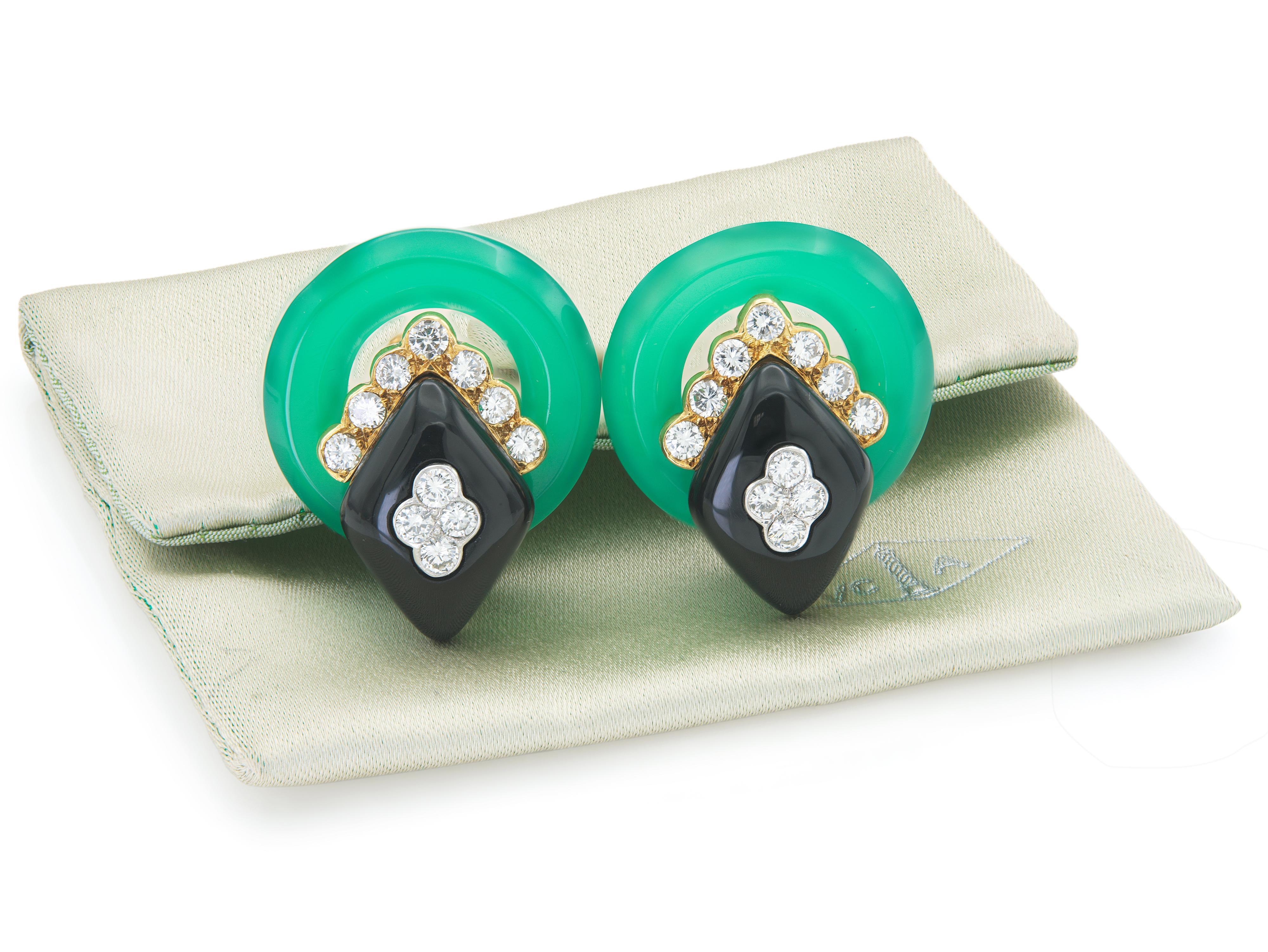 De las mujeres Pendientes vintage años 70 Van Cleef & Arpels Crisoprasa, ónice y diamantes en venta