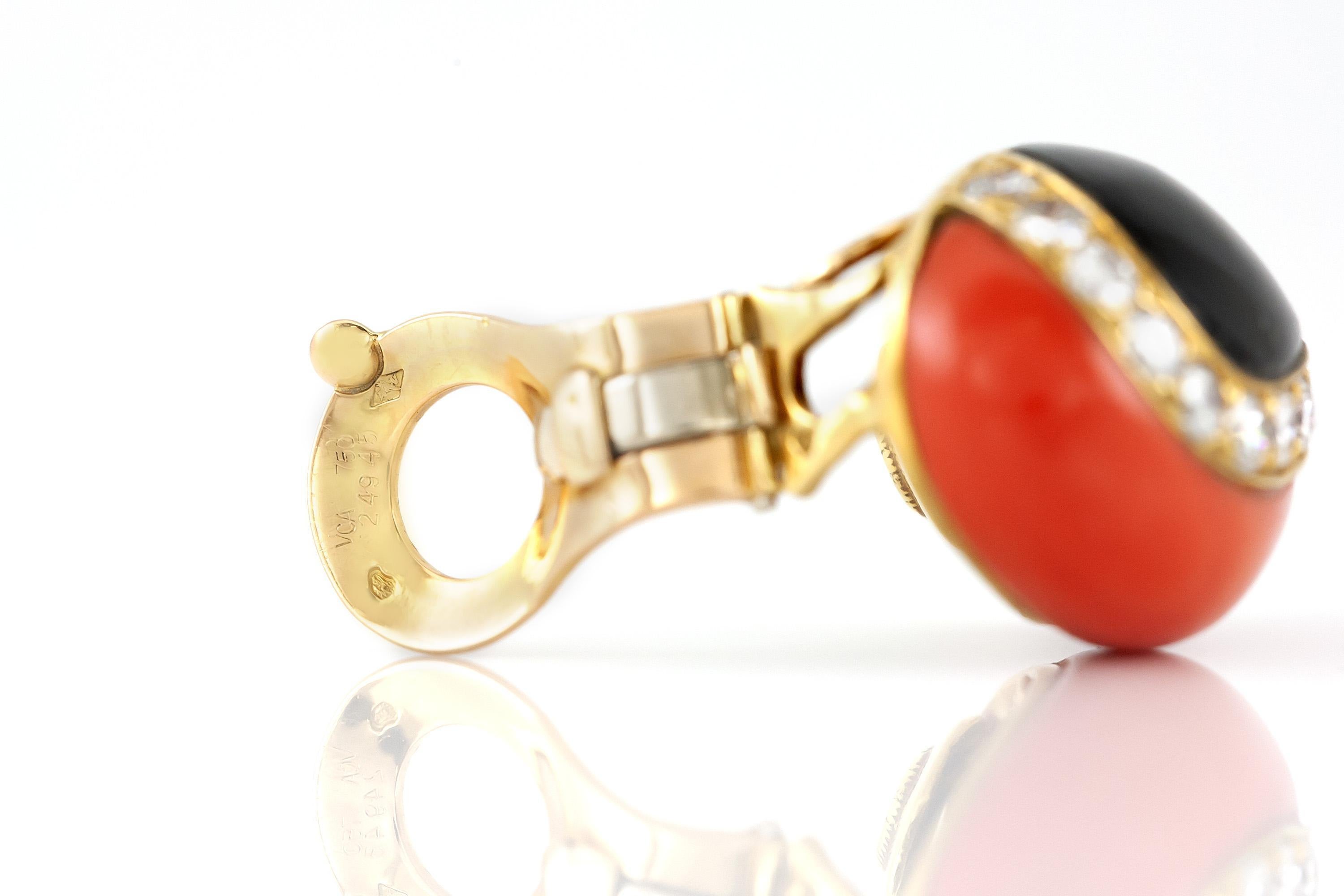 Van Cleef & Arpels Vintage 1970er Jahre Koralle Onyx und Diamanten Set im Zustand „Gut“ im Angebot in New York, NY