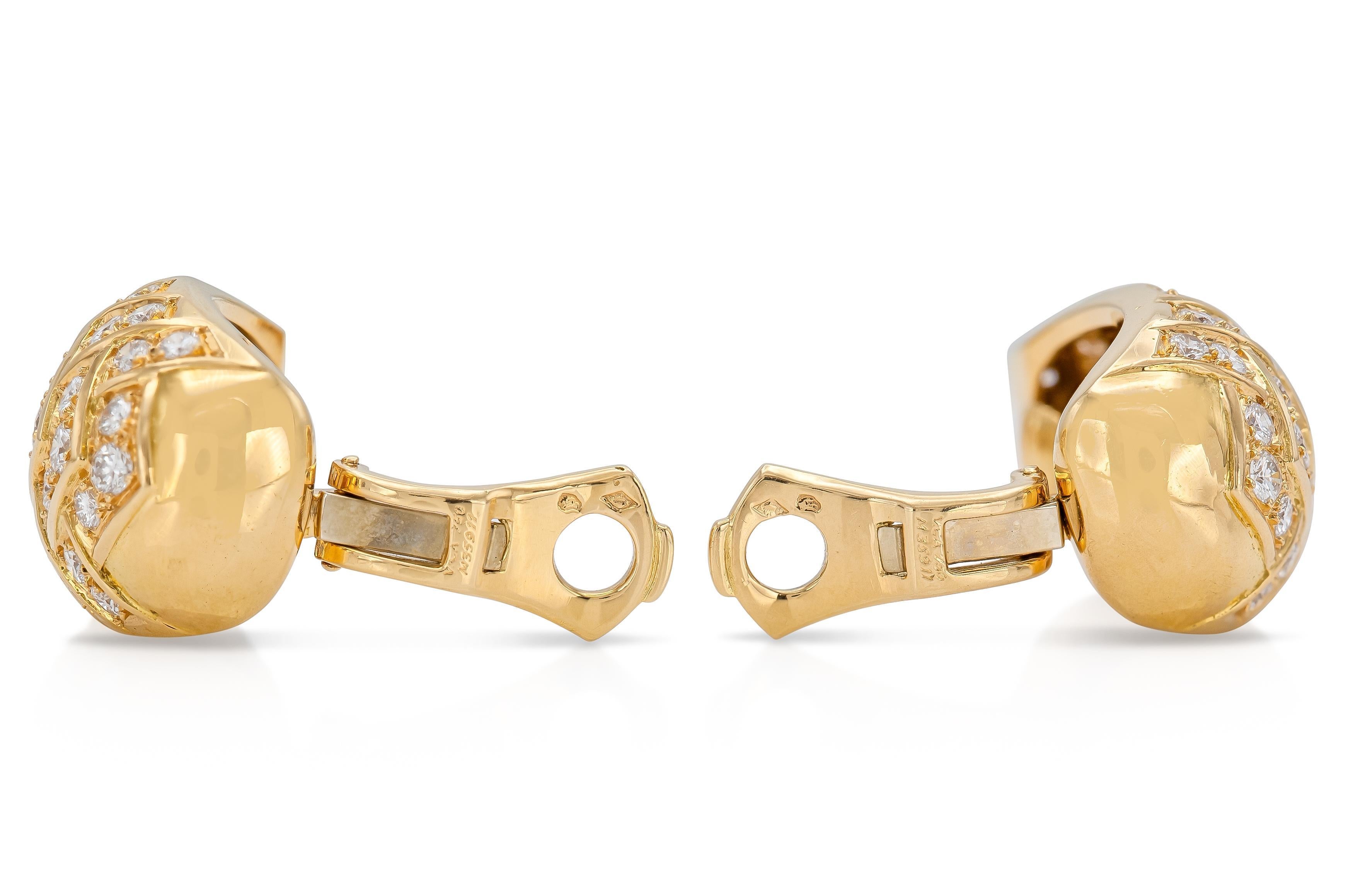 Van Cleef & Arpels Vintage 1970er Jahre Diamant-Bomber-Ohrringe im Zustand „Gut“ im Angebot in New York, NY